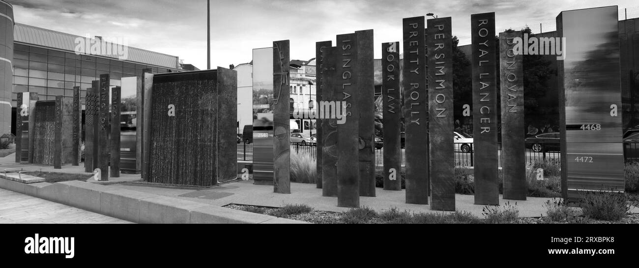 Les plaques nominatives Sculpture à l'extérieur de la gare de Doncaster, Doncaster Town, South Yorkshire, Angleterre, Royaume-Uni Banque D'Images