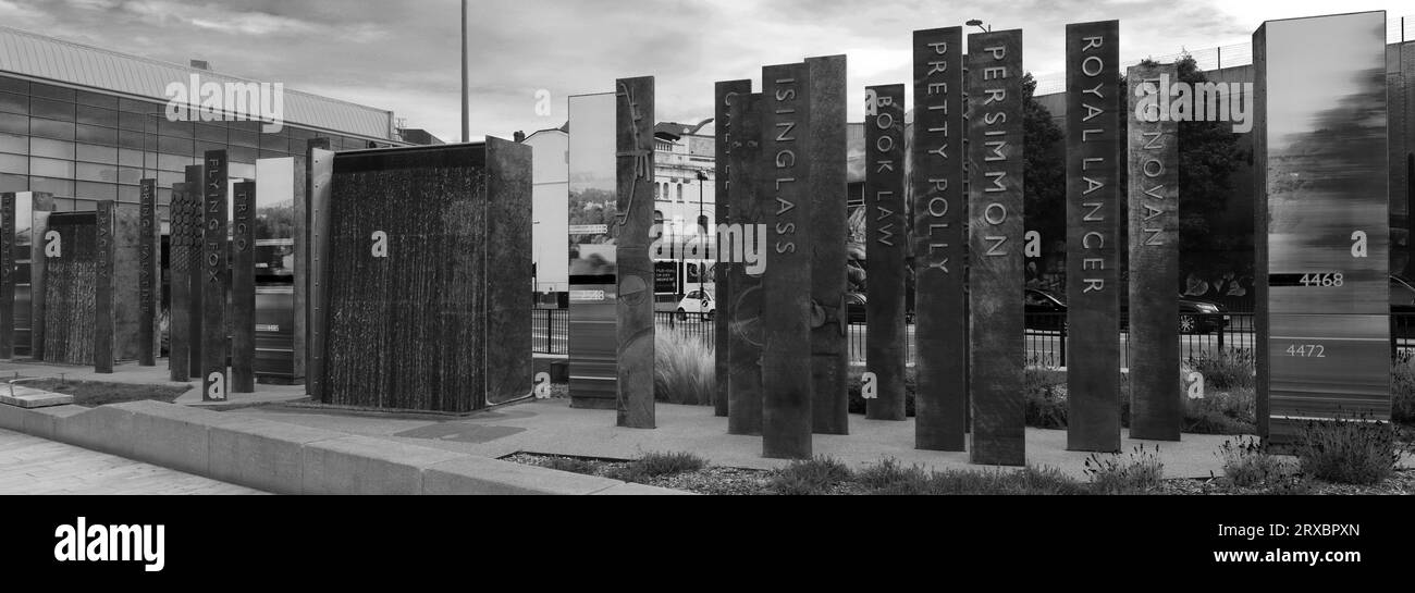 Les plaques nominatives Sculpture à l'extérieur de la gare de Doncaster, Doncaster Town, South Yorkshire, Angleterre, Royaume-Uni Banque D'Images