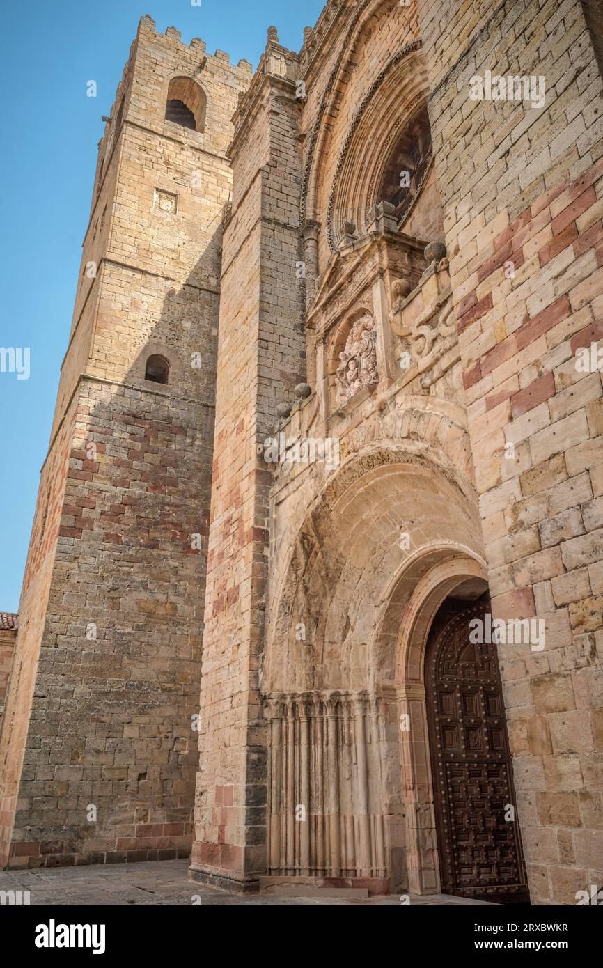 Cathédrale de Santa María, est connu dans toute l'Espagne pour El Doncel de Sigüenza, 12e siècle, architecture, cistercienne, romane, gothique, Guadalajara Banque D'Images
