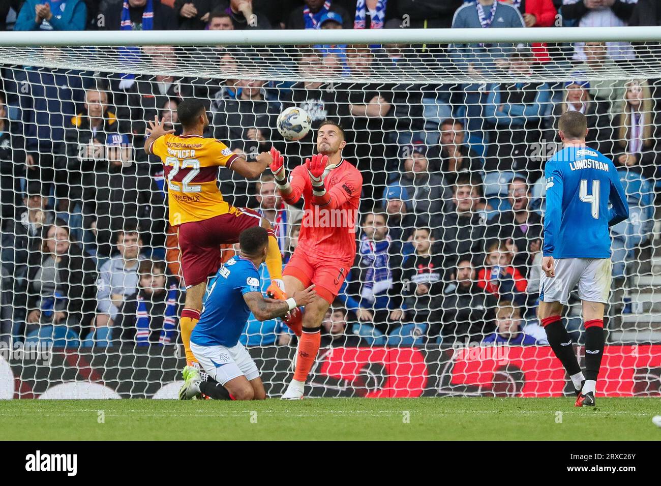 Glasgow, Royaume-Uni. 24 septembre 2023. Les Rangers ont affronté Motherwell au stade Ibrox, Glasgow, Swotland, Royaume-Uni dans un match de football Scottish Premiership. Avant match, Motherwell sont au-dessus des Rangers dans la ligue, avec seulement un point de différence. Crédit : Findlay/Alamy Live News Banque D'Images