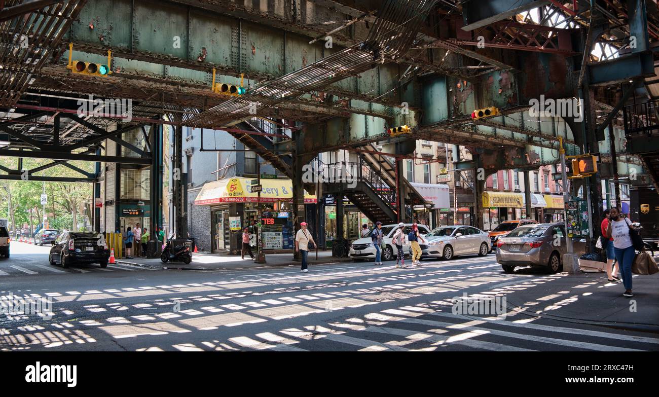 Sous les lignes de métro M, J & Z au 297 Broadway, Brooklyn Banque D'Images