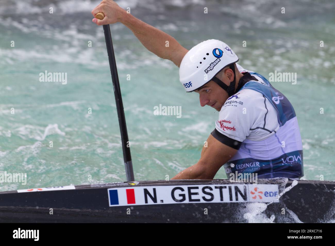 Nicolas Gestin, de France, participe au C1 masculin aux Championnats du monde de slalom de canoë ICF qui se déroulent au Lee Valley White Water Centre. Banque D'Images