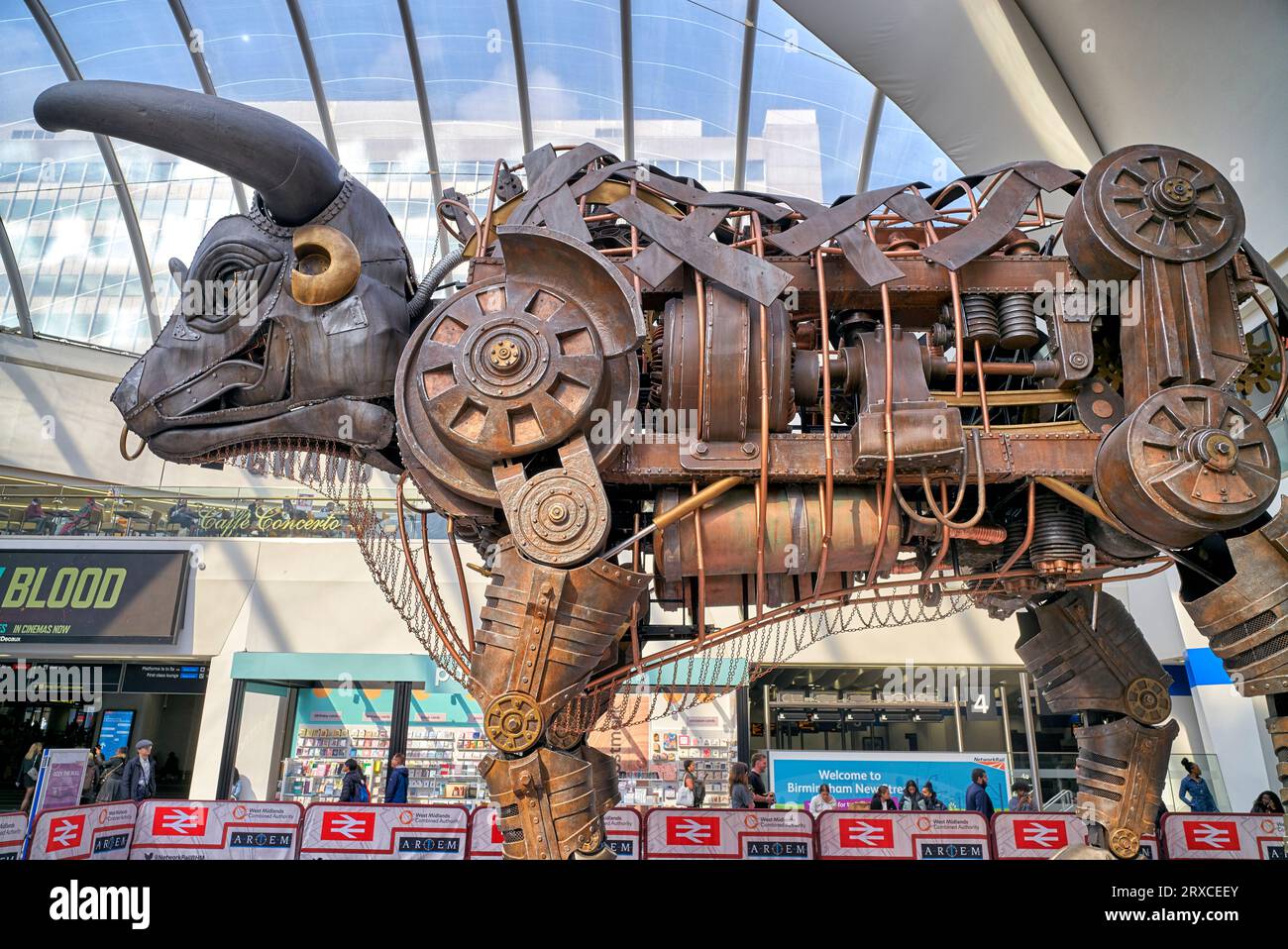 Ozzy the Bull, New Street station emblématique, Birmingham, Angleterre, Royaume-Uni Banque D'Images