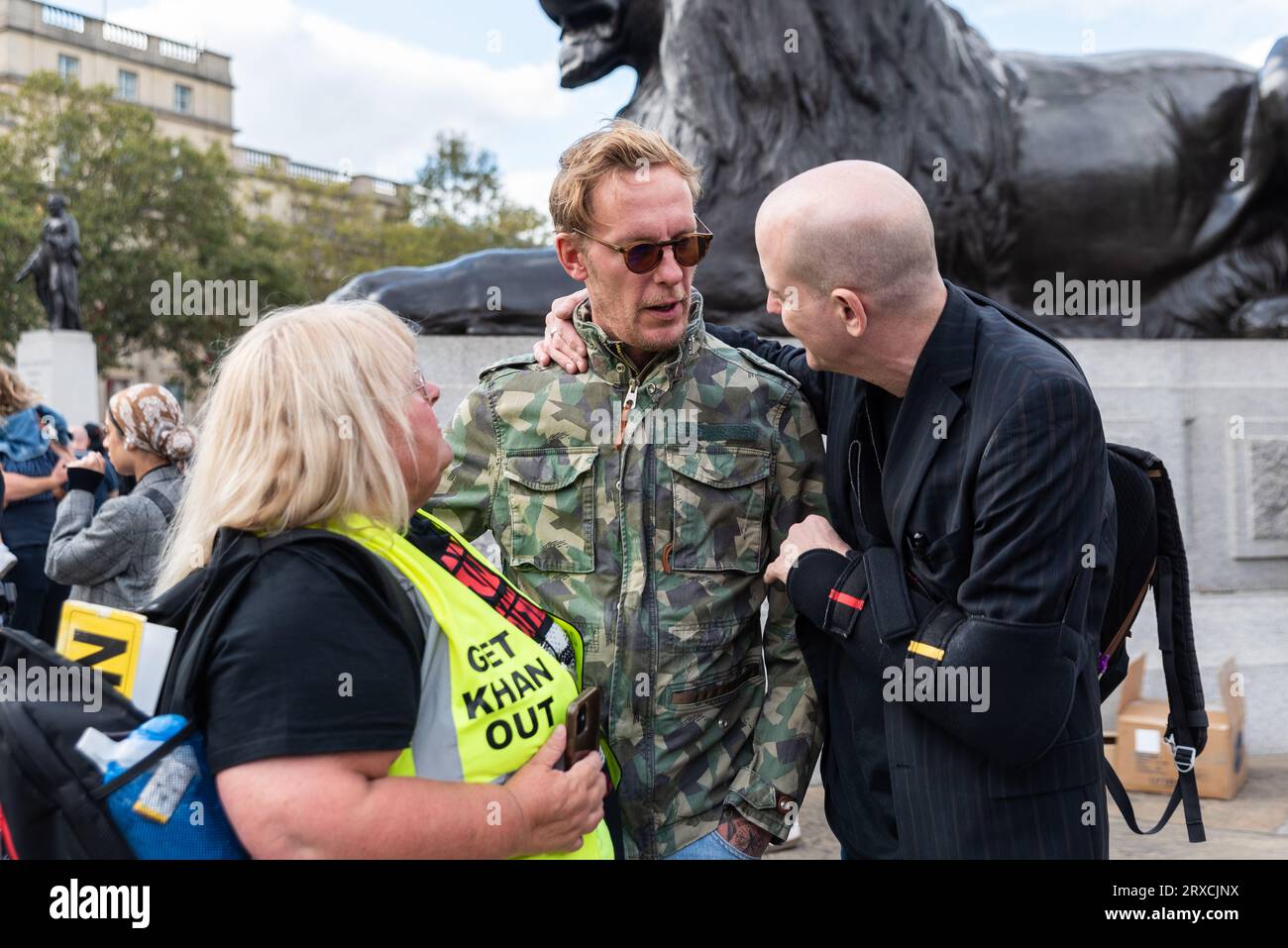 Laurence Fox lors d'une manifestation à Trafalgar Square contre le projet environnemental de zone à ultra-faible émission à Londres, Royaume-Uni. Fais sortir Khan le message Banque D'Images