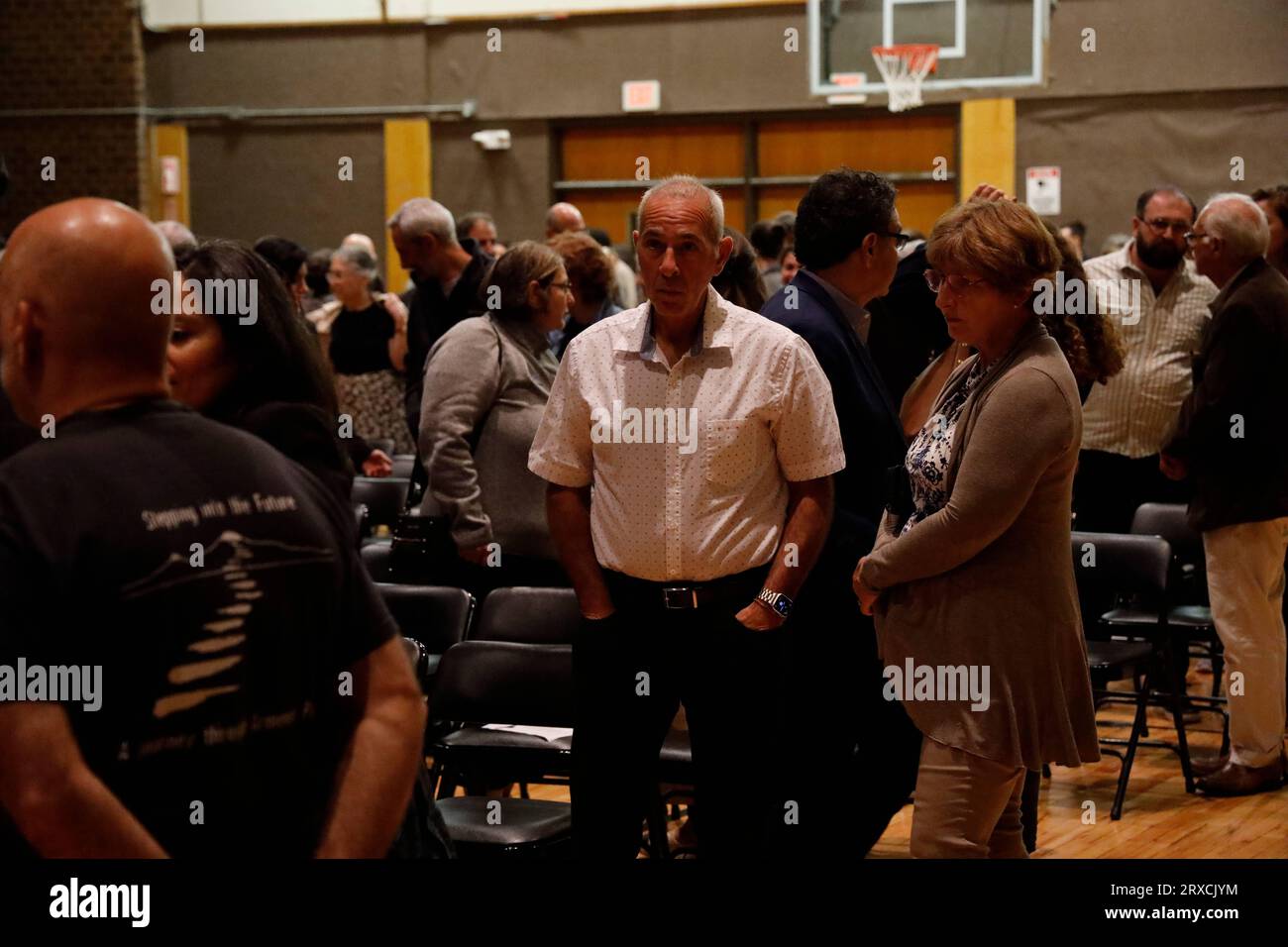 Watertown, ma, États-Unis. 22 septembre 2023. Les Arméniens-Américains se réunissent dans les églises et les centres communautaires pour entendre des paroles d'encouragement pour l'avenir de la part du clergé et obtenir la dernière analyse de la situation dans la République d'Artsakh, au Haut-Karabakh, après la rupture du traité de 2020 et l'attaque dévastatrice de l'armée azerbaïdjanaise cette semaine. Des événements similaires ont lieu dans le monde entier dans la diaspora arménienne. (Image de crédit : © Kenneth Martin/ZUMA Press Wire) USAGE ÉDITORIAL SEULEMENT! Non destiné à UN USAGE commercial ! Banque D'Images