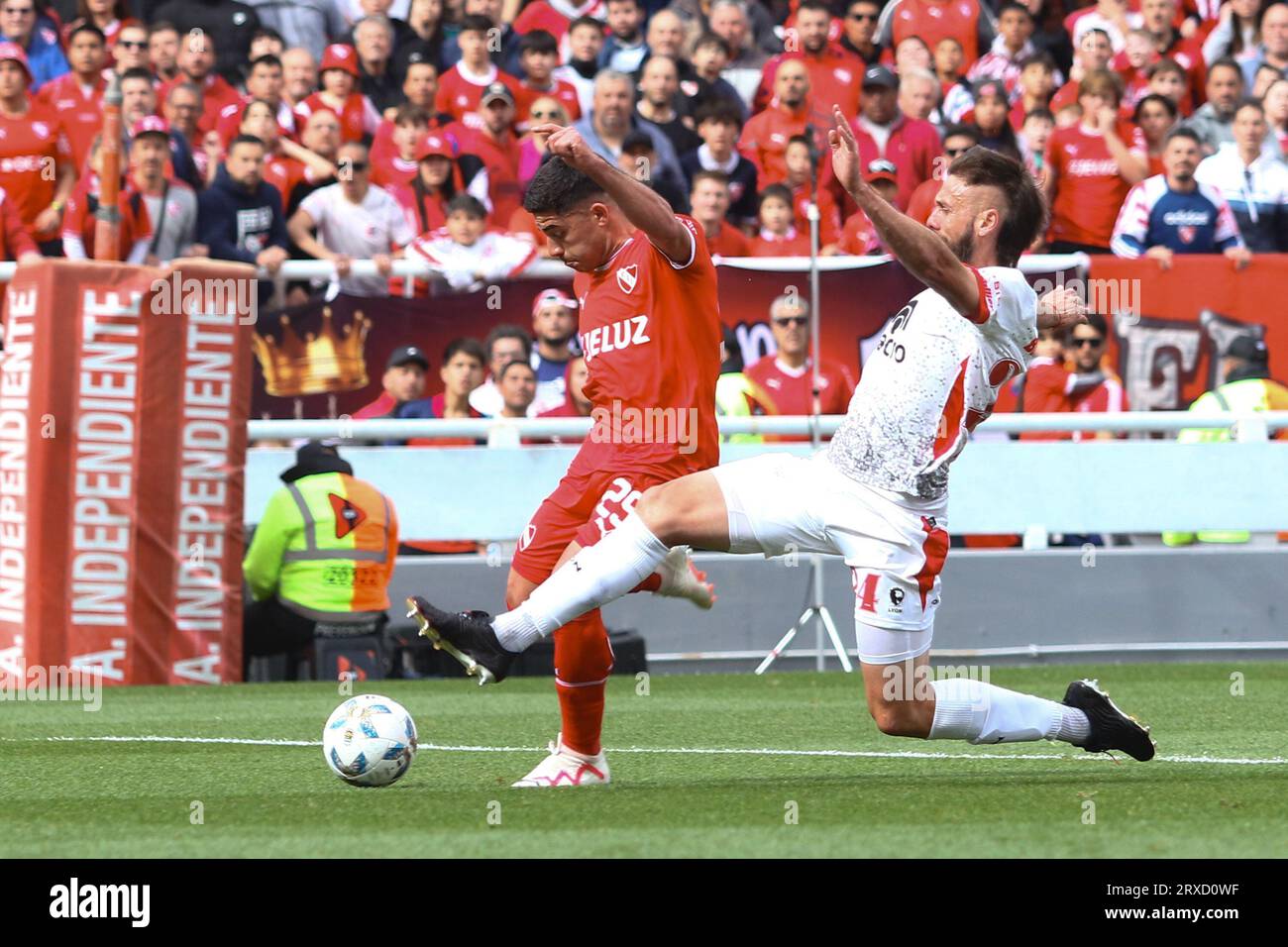 Buenos Aires, Argentine. 24 septembre 2023. Braian Martinez de l'Independiente pendant le match de la 6e ronde de la coupe Liga Profesional de Fútbol Binance de l'Argentine au stade Ricardo Bochini ( crédit : Néstor J. Beremblum/Alamy Live News Banque D'Images