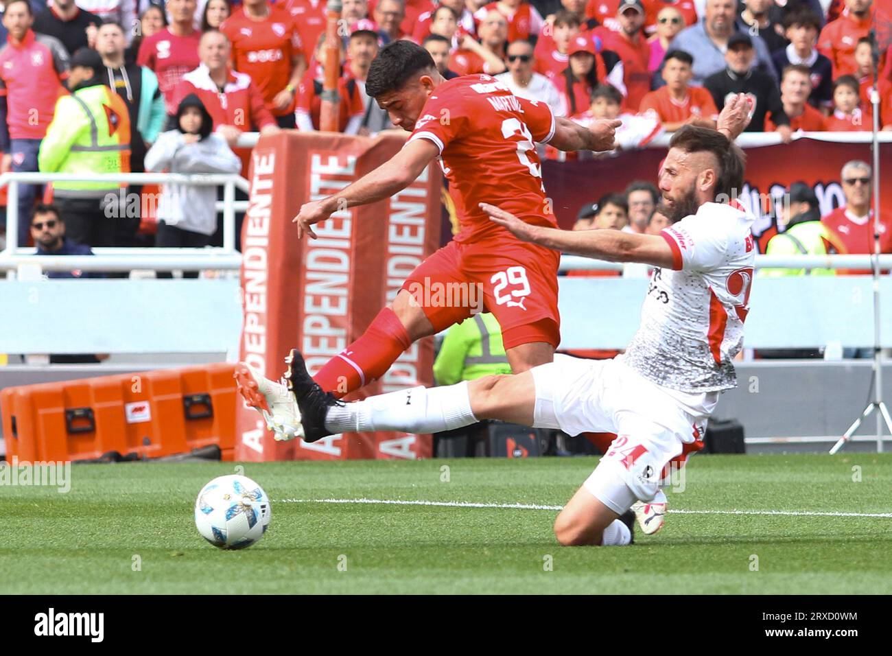 Buenos Aires, Argentine. 24 septembre 2023. Braian Martinez de l'Independiente pendant le match de la 6e ronde de la coupe Liga Profesional de Fútbol Binance de l'Argentine au stade Ricardo Bochini ( crédit : Néstor J. Beremblum/Alamy Live News Banque D'Images