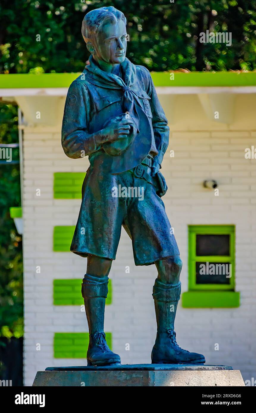 Une statue de Boy Scout, connue sous le nom de « The Ideal Scout » et créée par le sculpteur R. Tait McKenzie, se trouve au bureau des Boy Scouts of America à Mobile, en Alabama. Banque D'Images