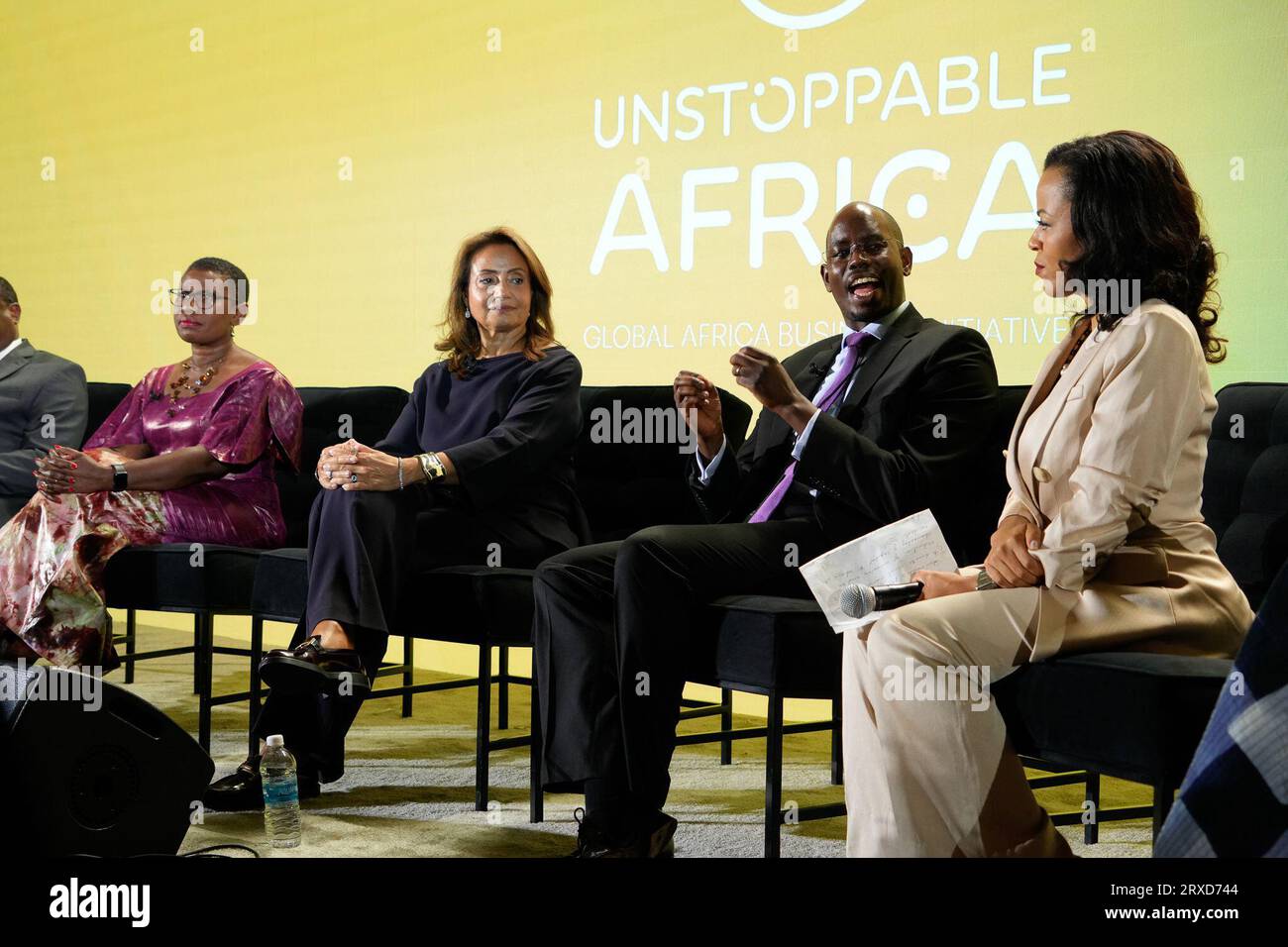 New York, New York, États-Unis. , . Yvonne Aki-Sawyerr, S.E. Amani Abou-Zeid, conférencière, Tariye Gbadegesin lors de la Conférence 2023 SUR L’AFRIQUE IMPARABLE présentée par Global African Business Initiative, qui s’est tenue au Westin Grand Central à New York en septembre 21-22 2023. Crédit : Jennifer Graylock/Alamy Live News Banque D'Images