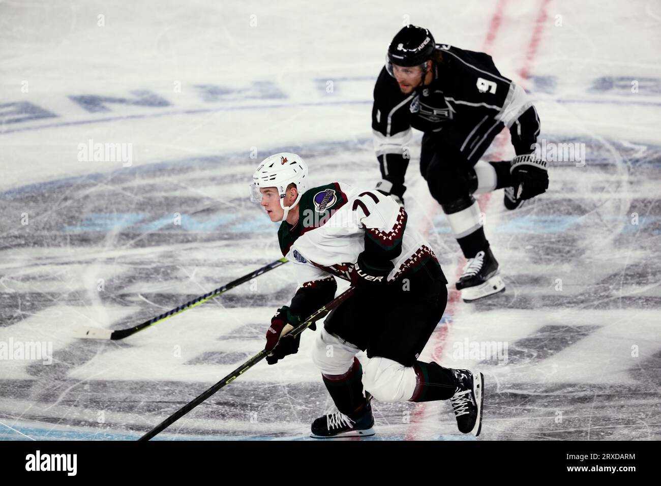 Melbourne, Australie, 24 septembre 2023. Victor Soderstrom des Coyotes de l'Arizona contrôle le palet lors du match de la série mondiale de la LNH entre les Kings de Los Angeles et les Coyotes de l'Arizona à la Rod laver Arena le 24 septembre 2023 à Melbourne, en Australie. Crédit : Dave Hewison/Alamy Live News Banque D'Images