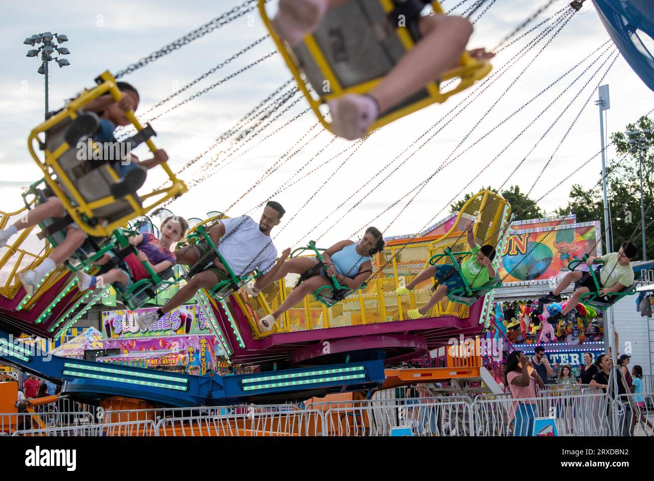 Un plaisir sain pour toute la famille attend les visiteurs à la foire du comté. Banque D'Images