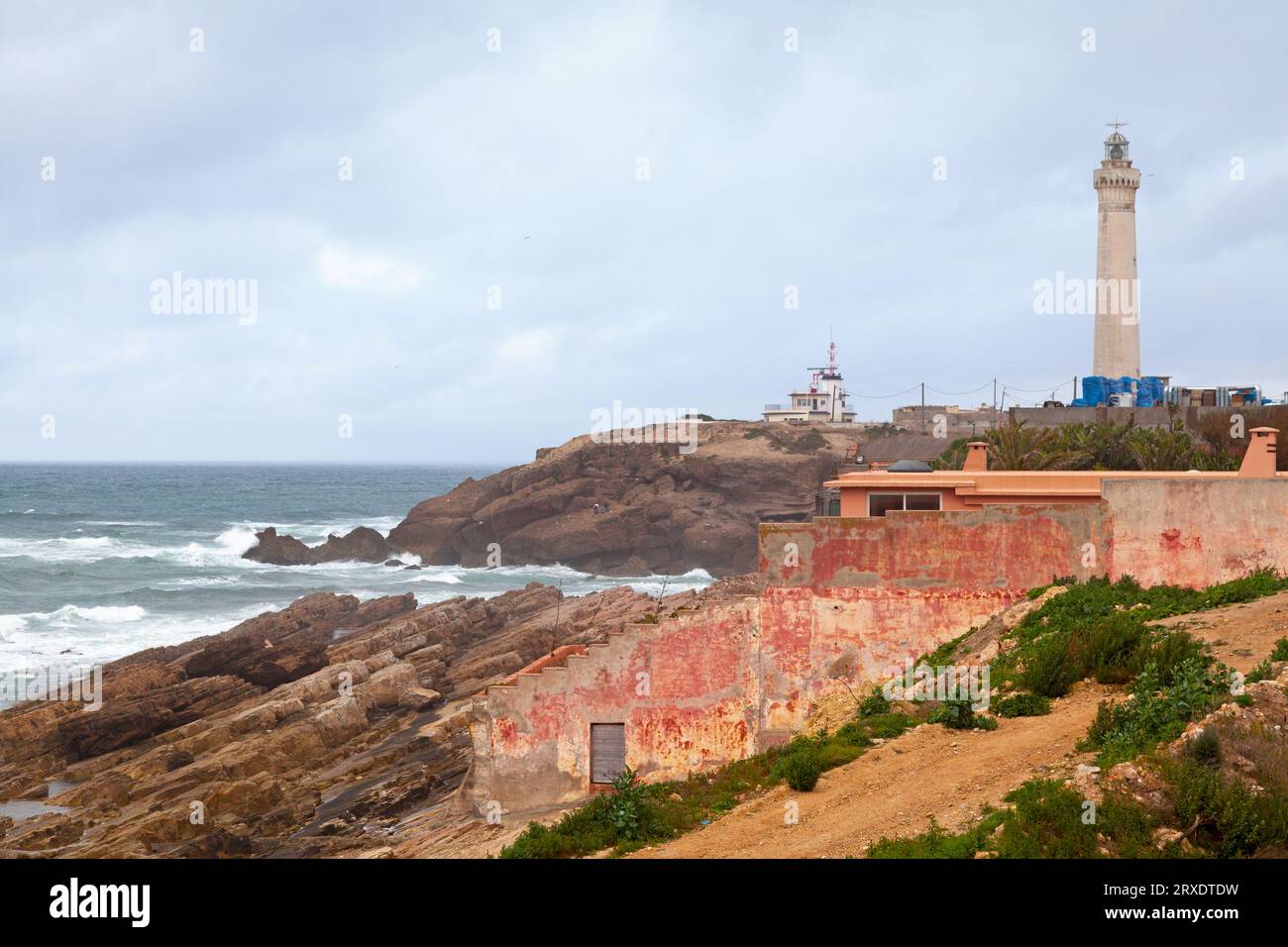 Le phare El Hank est un phare situé sur le cap El Hank, à l'ouest du port de Casablanca (région Casablanca-Settat - Maroc). Banque D'Images