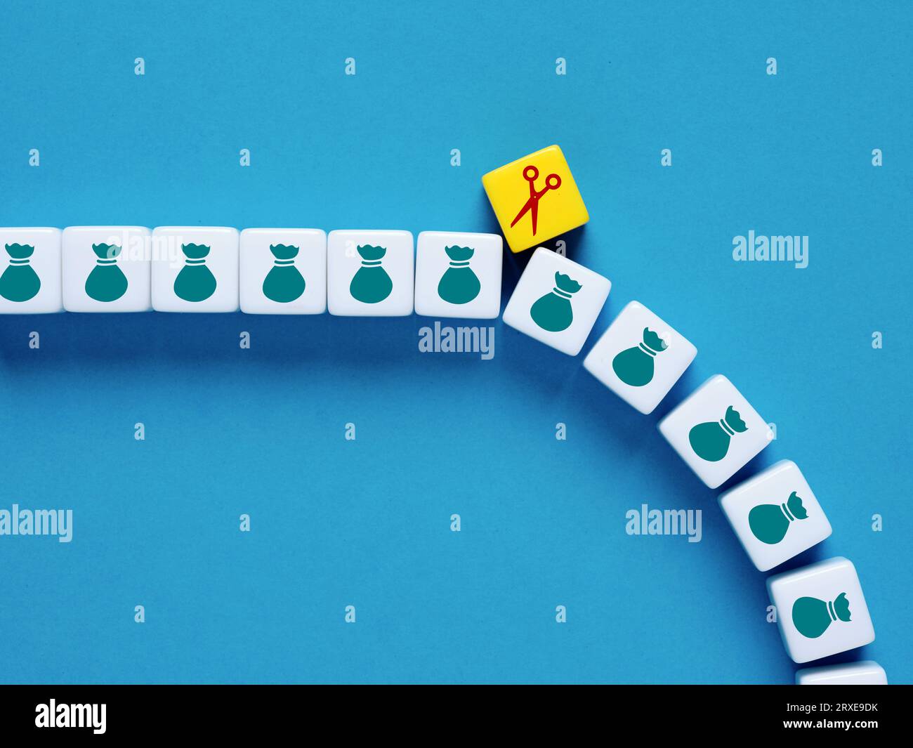 Budget réduit. Réduction des coûts. Optimisation des coûts. Réduire les dépenses salariales. Inflation, crise économique et récession. Banque D'Images