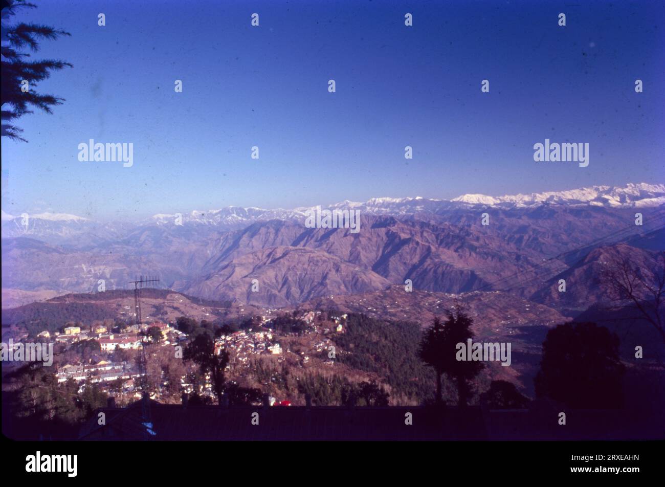 Chaîne de montagnes Pir Panjal passant par l'Himachal Pradesh en Inde Banque D'Images