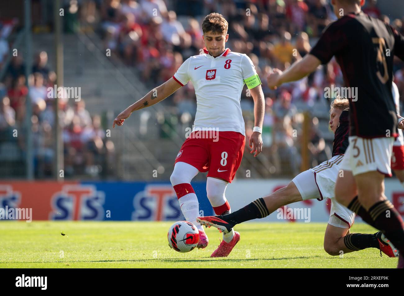 LEGNICA, POLOGNE - 11 SEPTEMBRE 2023 : match amical de football sous 20 Elite League Pologne vs Allemagne 1:1. En action Tomasz Neugebauer. Banque D'Images