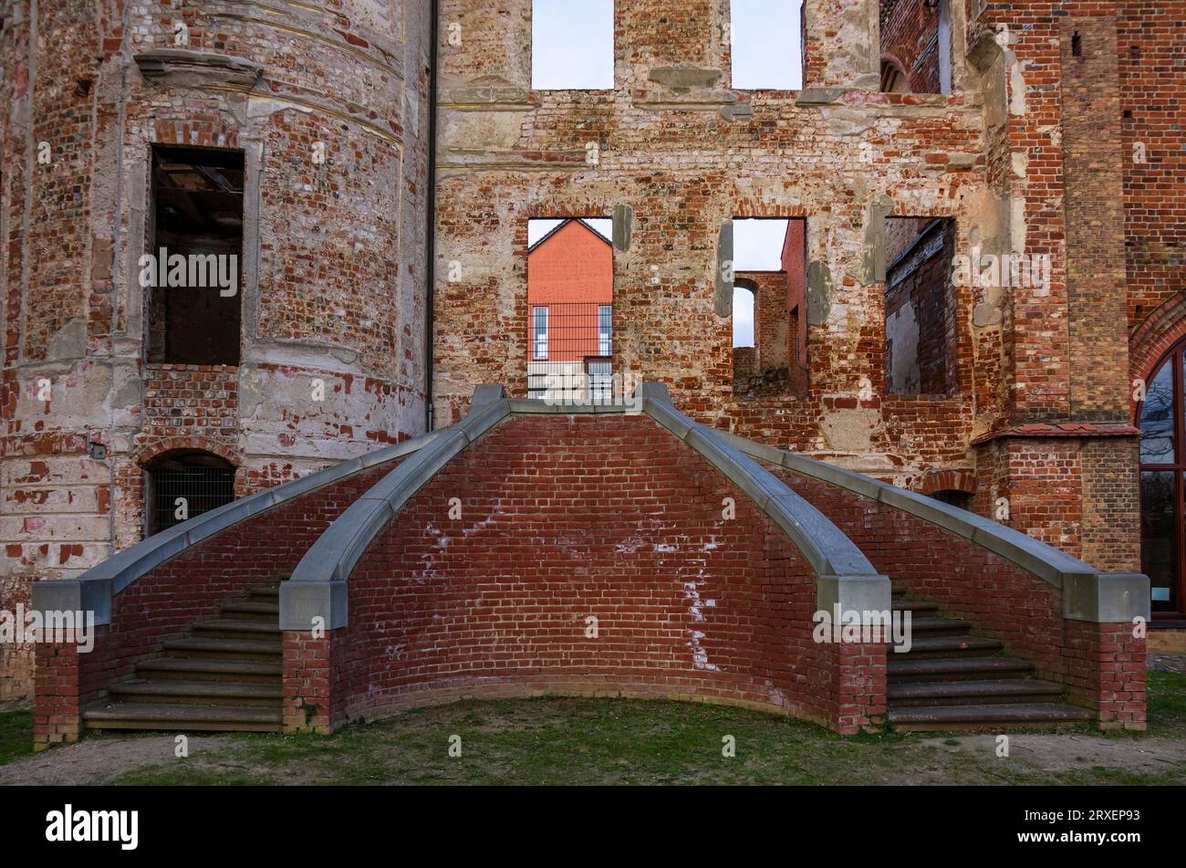 Palais et abbaye de Dargun, datant de la fin du 17e siècle dans sa forme actuelle, dans la ville éponyme de Dargun, région des lacs de Mecklenburg, Allemagne. Banque D'Images