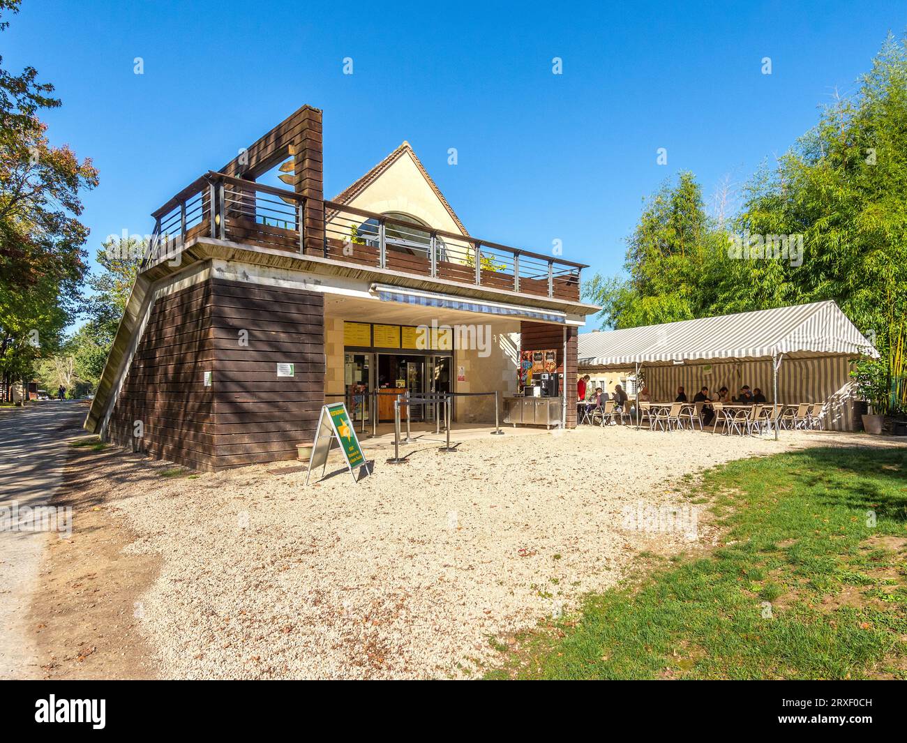 Restaurant et café 'ESAT Brasserie' dans le parc zoologique de la haute touche - Indre (36), France. Banque D'Images