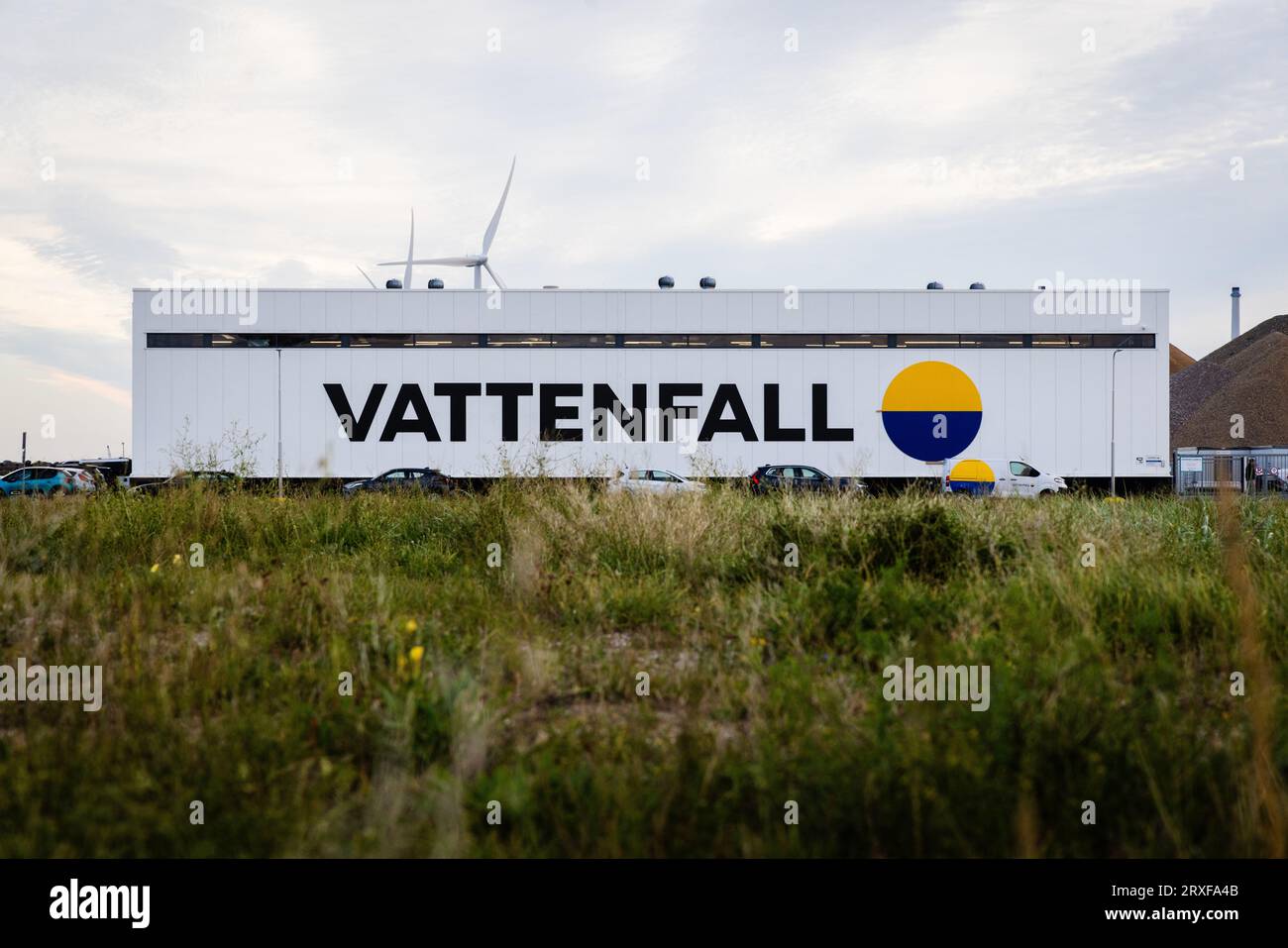 IJMUIDEN - techniciens Vattenfall dans le bâtiment opérations & Maintenance. Le parc éolien se compose de 139 éoliennes et est situé à environ dix-huit kilomètres de la côte. Il alimente plus de 1,5 millions de foyers. ANP JEFFREY GROENEWEG pays-bas sorti - belgique sorti Banque D'Images