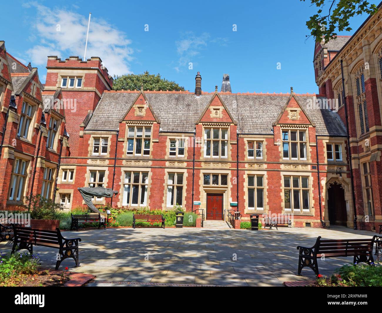 Royaume-Uni, West Yorkshire, Leeds, Université de Leeds, Clothworkers court. Banque D'Images