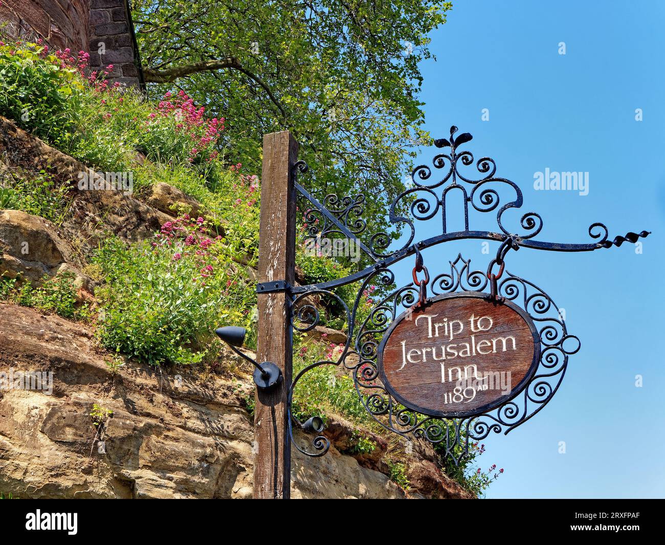 UK, Nottingham, Nottingham Castle, Castle Rock et Trip to Jerusalem Inn Sign. Banque D'Images