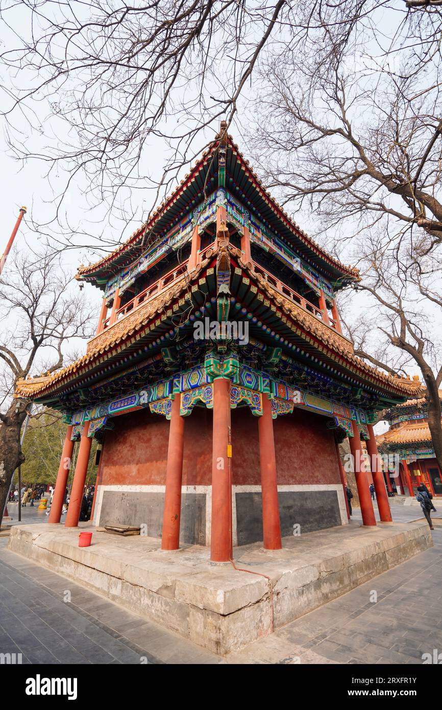Pékin - Chine, 27 février 2023 : clocher du temple Yonghe à Pékin. Banque D'Images