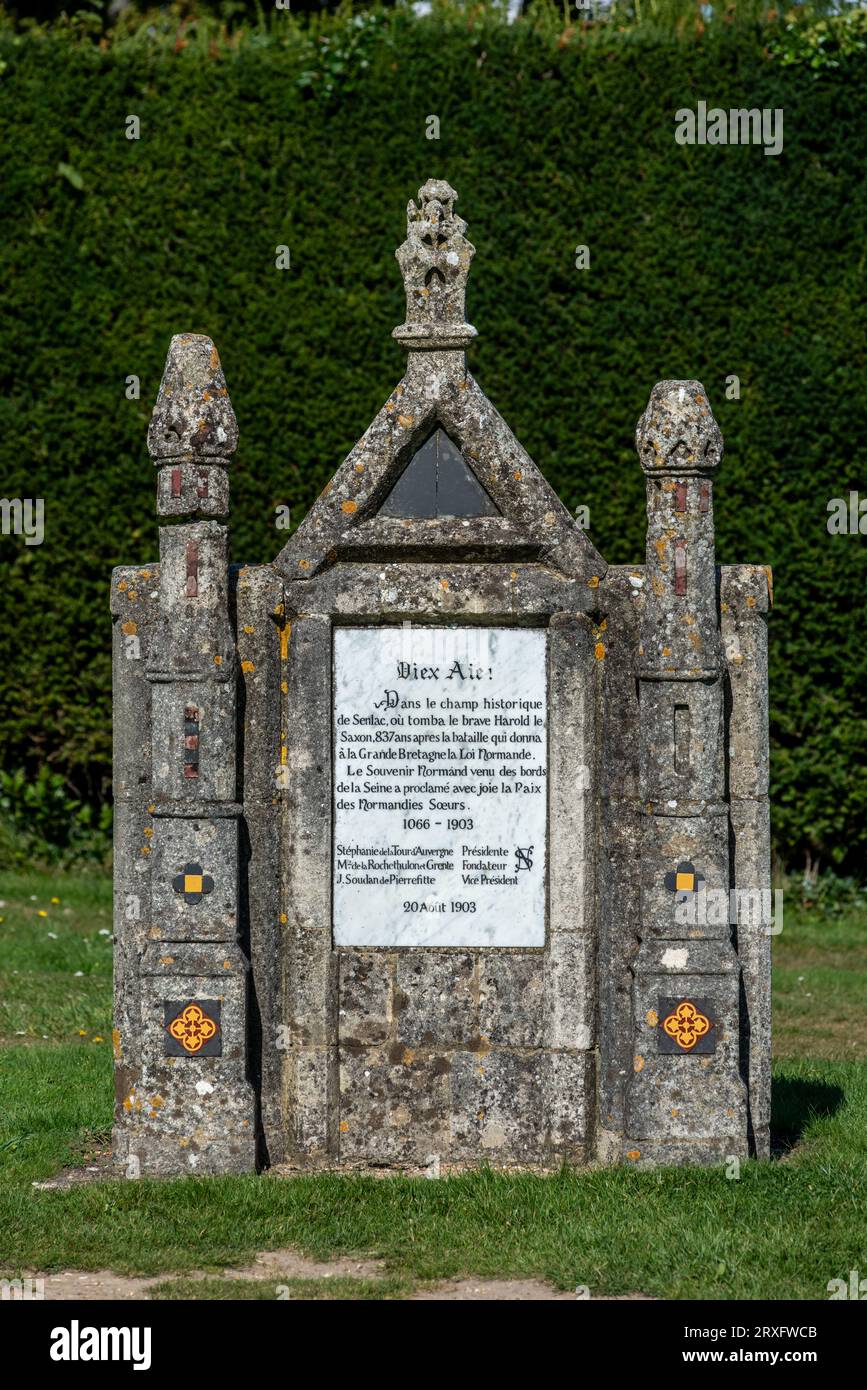 Bataille, 15 septembre 2023 : Pierre du souvenir dans le parc de l'abbaye érigée par souvenir Normand en 1903 Banque D'Images