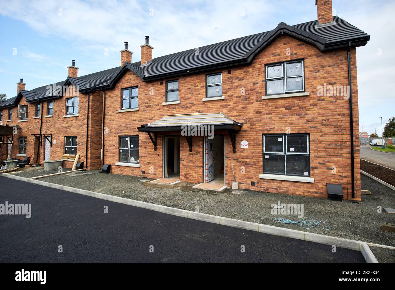 Pré-vendu nouvelles maisons jumelées en construction sur un domaine à toomebridge Irlande du Nord Royaume-Uni Banque D'Images