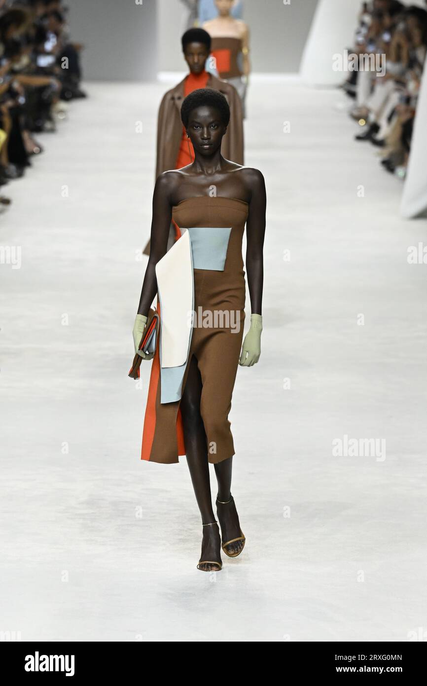 Milan, Italie. 20 septembre 2023. Le mannequin Anok Yai marche sur la piste du défilé de mode Fendi lors du défilé de mode des collections Printemps été 2024 à Milan Fashion week, Italie, le 20 2023 septembre. (Photo de Jonas Gustavsson/Sipa USA) crédit : SIPA USA/Alamy Live News Banque D'Images