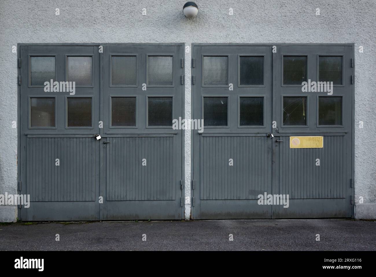 Partie d'une vieille porte de garage Banque D'Images