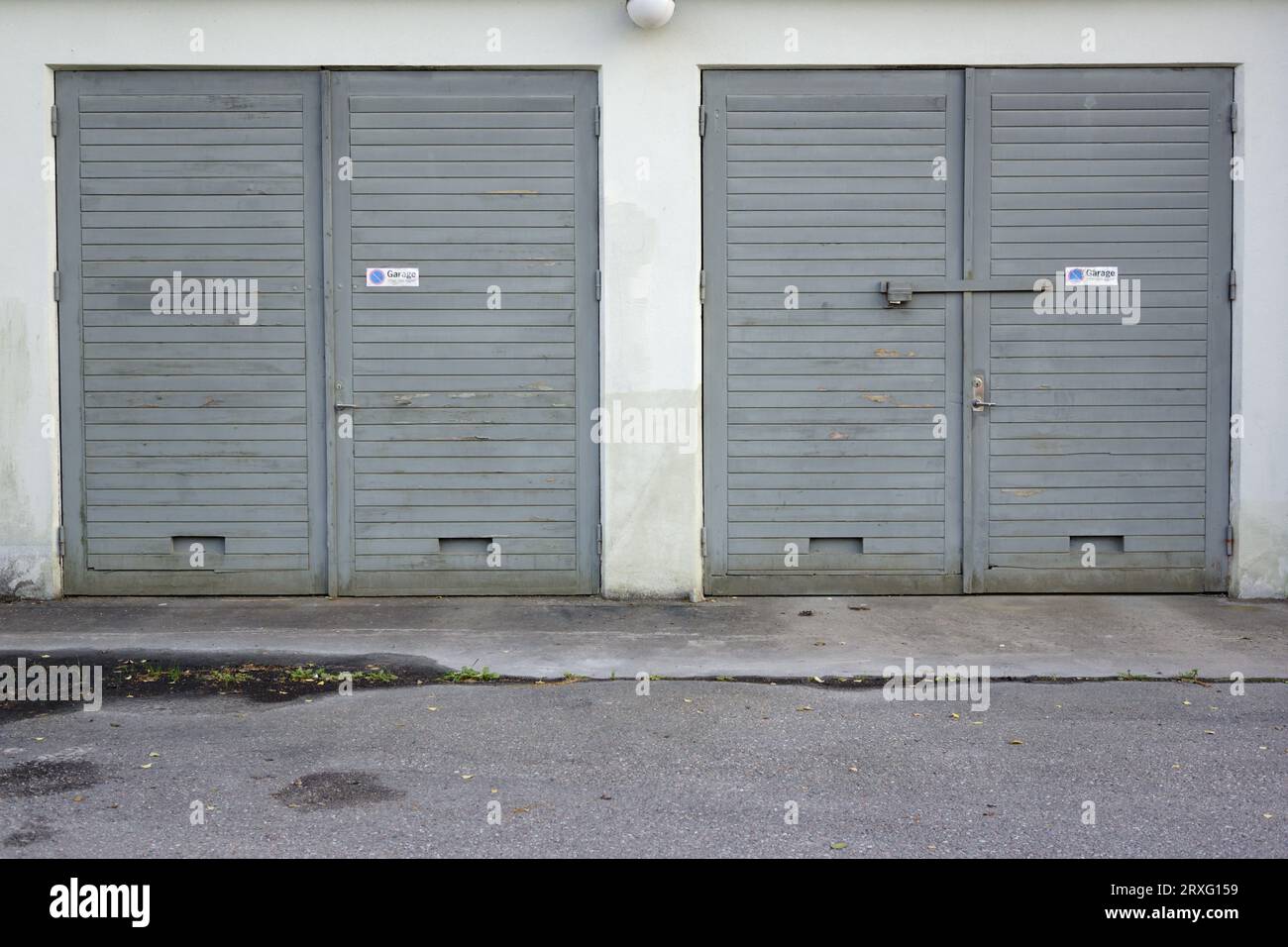 Partie d'une vieille porte de garage Banque D'Images