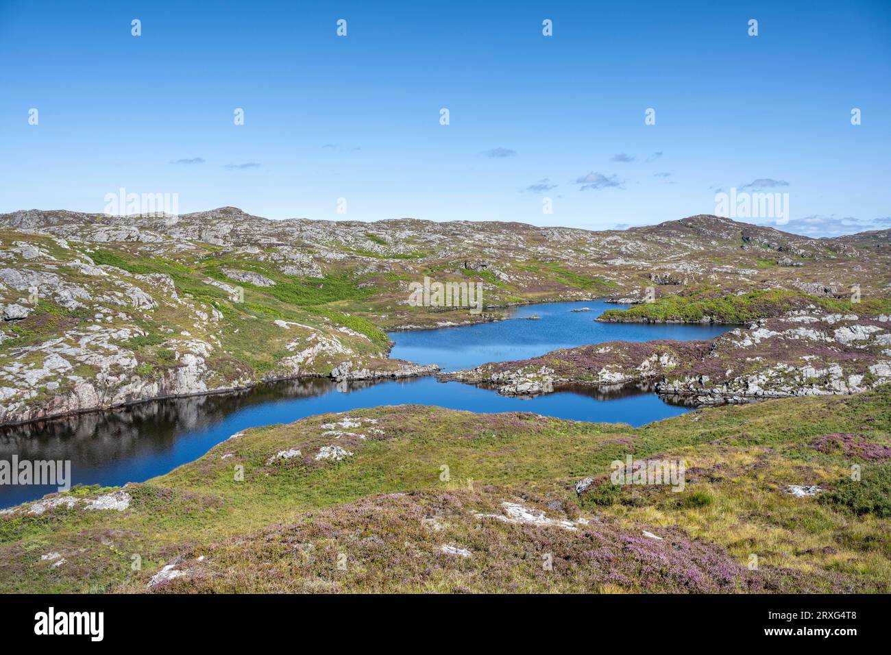 Vue sur le Loch Maiden dans les Highlands du Nord-Ouest, comté de Sutherland, Écosse, Royaume-Uni Banque D'Images