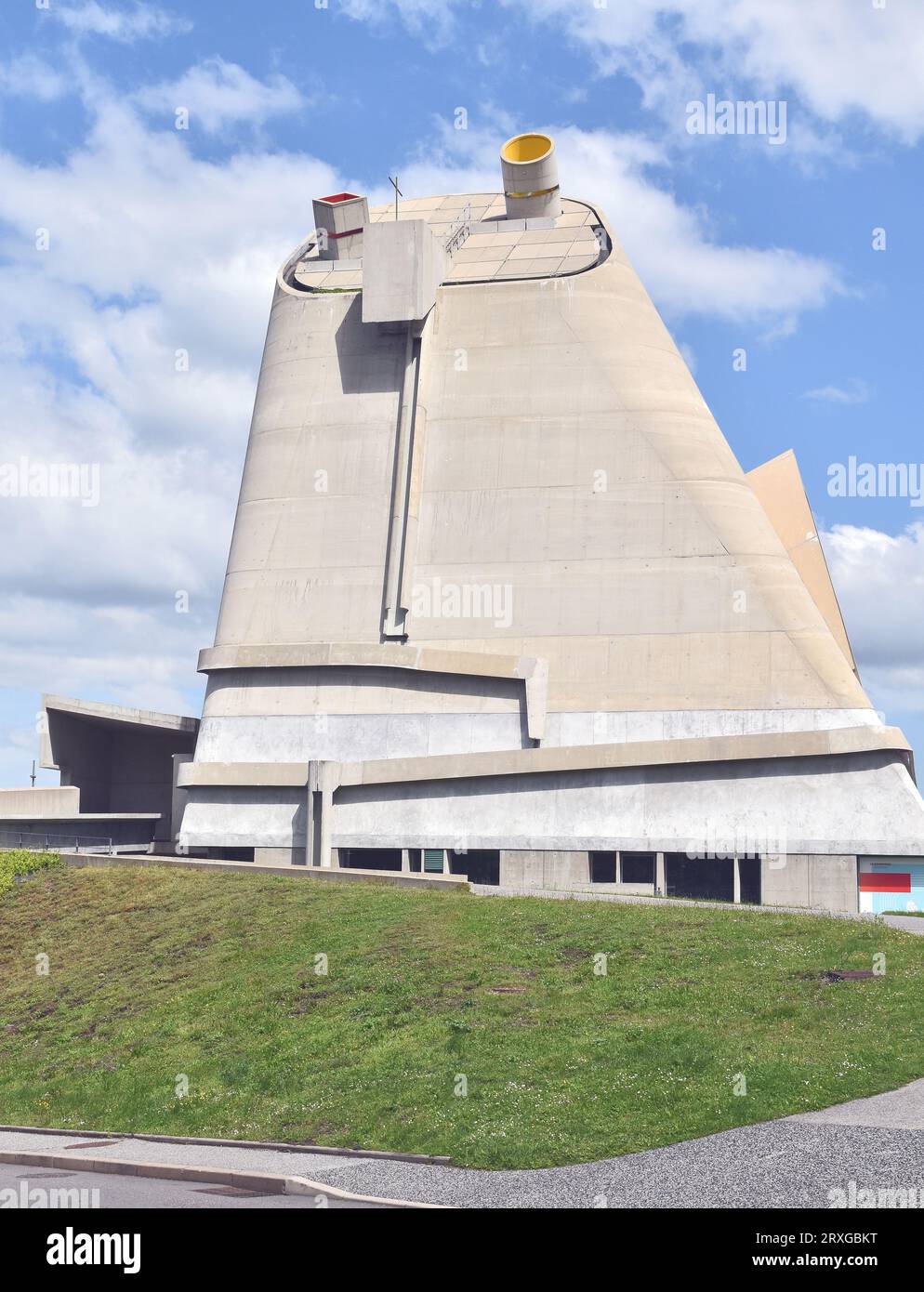 Église St Pierre, aujourd'hui centre culturel, Firminy, France, architectes le Corbusier, et al, presque entièrement en béton armé, construit en 1973-2006 Banque D'Images