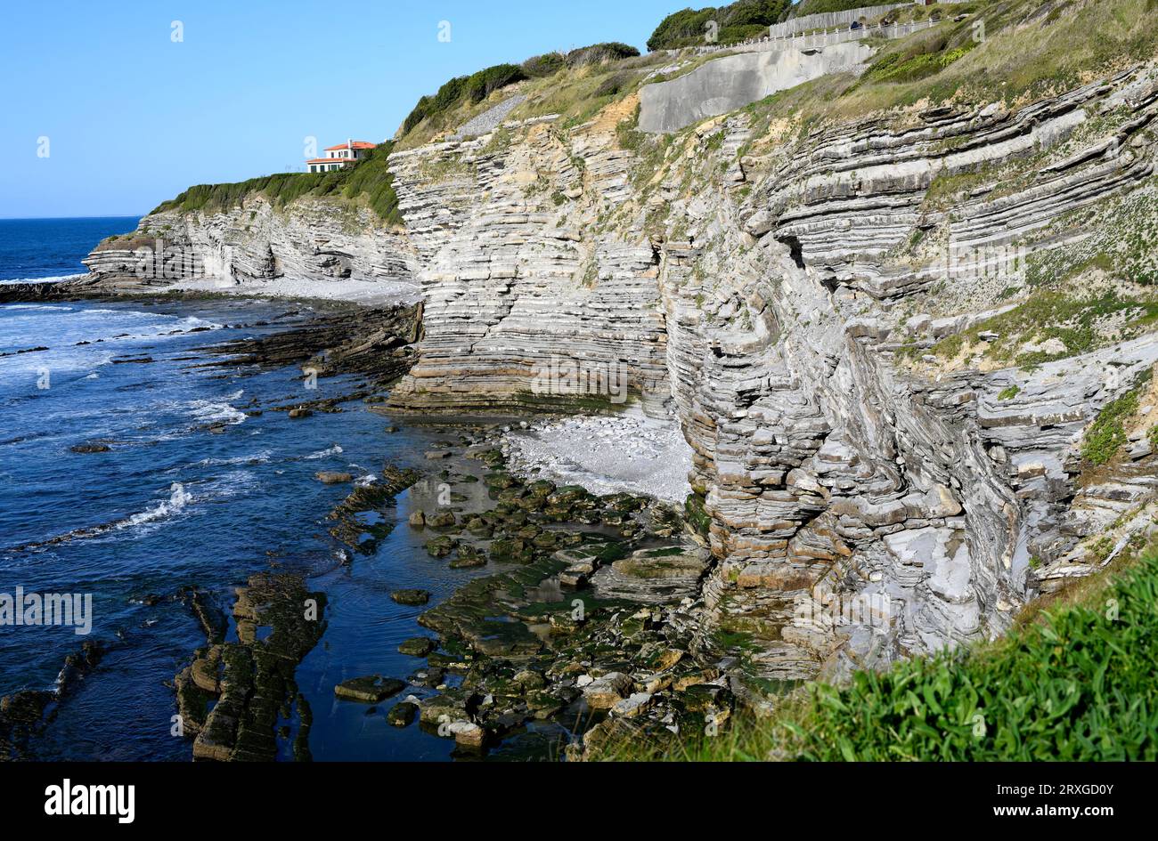 Flysch avec plis. St. Barbara, Saint Jean de Luz, France. Banque D'Images