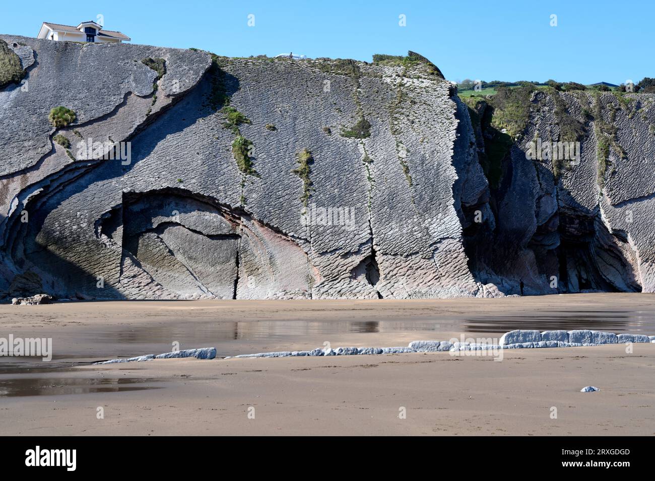 Flysch sur Zumaia ou Zumaya plage (Geopark). Guipuzcoa, Euskadi, Espagne. Banque D'Images