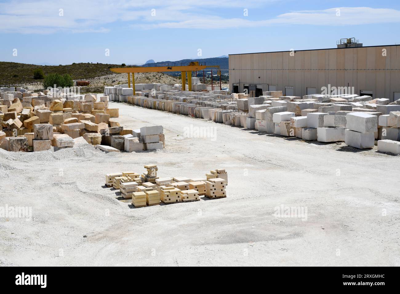 Carrière de calcaire et usine. Cette photo a été prise près de Caravaca de la Cruz, Murcie, Espagne. Banque D'Images