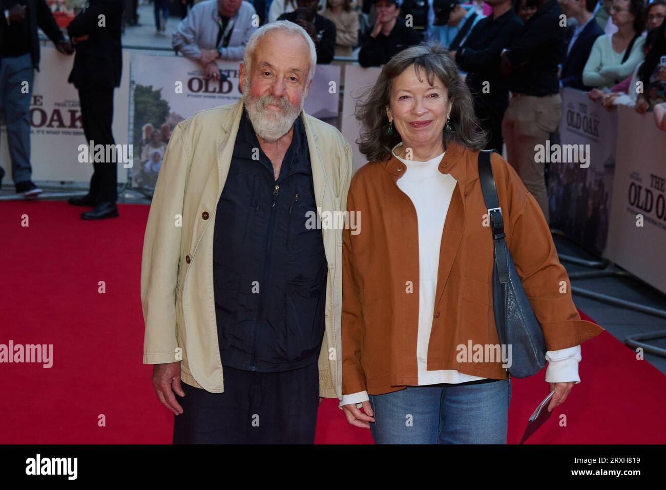 Londres, Royaume-Uni . 25 septembre 2023 . Mike Leigh photographié lors de la première The Old Oak qui s'est tenue au vue West End Leicester Square. Crédit : Alan D West/EMPICS/Alamy Live News Banque D'Images