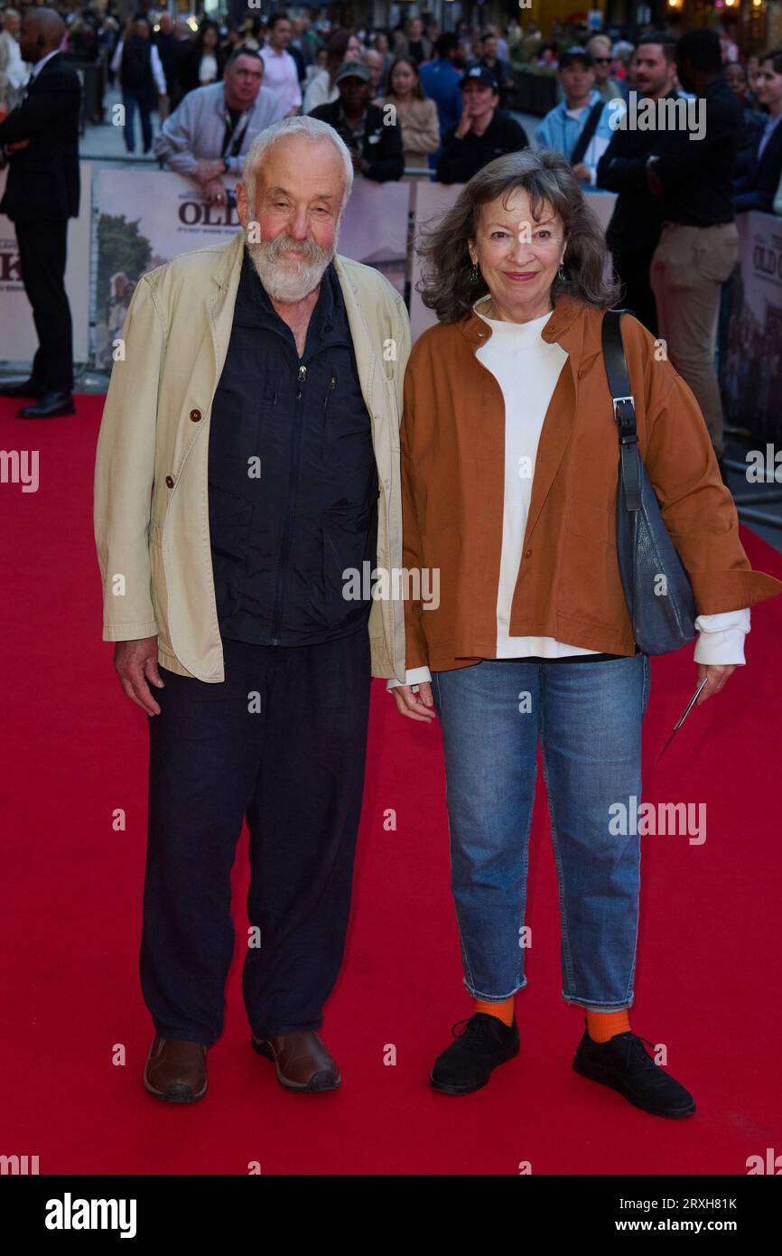 Londres, Royaume-Uni . 25 septembre 2023 . Mike Leigh photographié lors de la première The Old Oak qui s'est tenue au vue West End Leicester Square. Crédit : Alan D West/EMPICS/Alamy Live News Banque D'Images