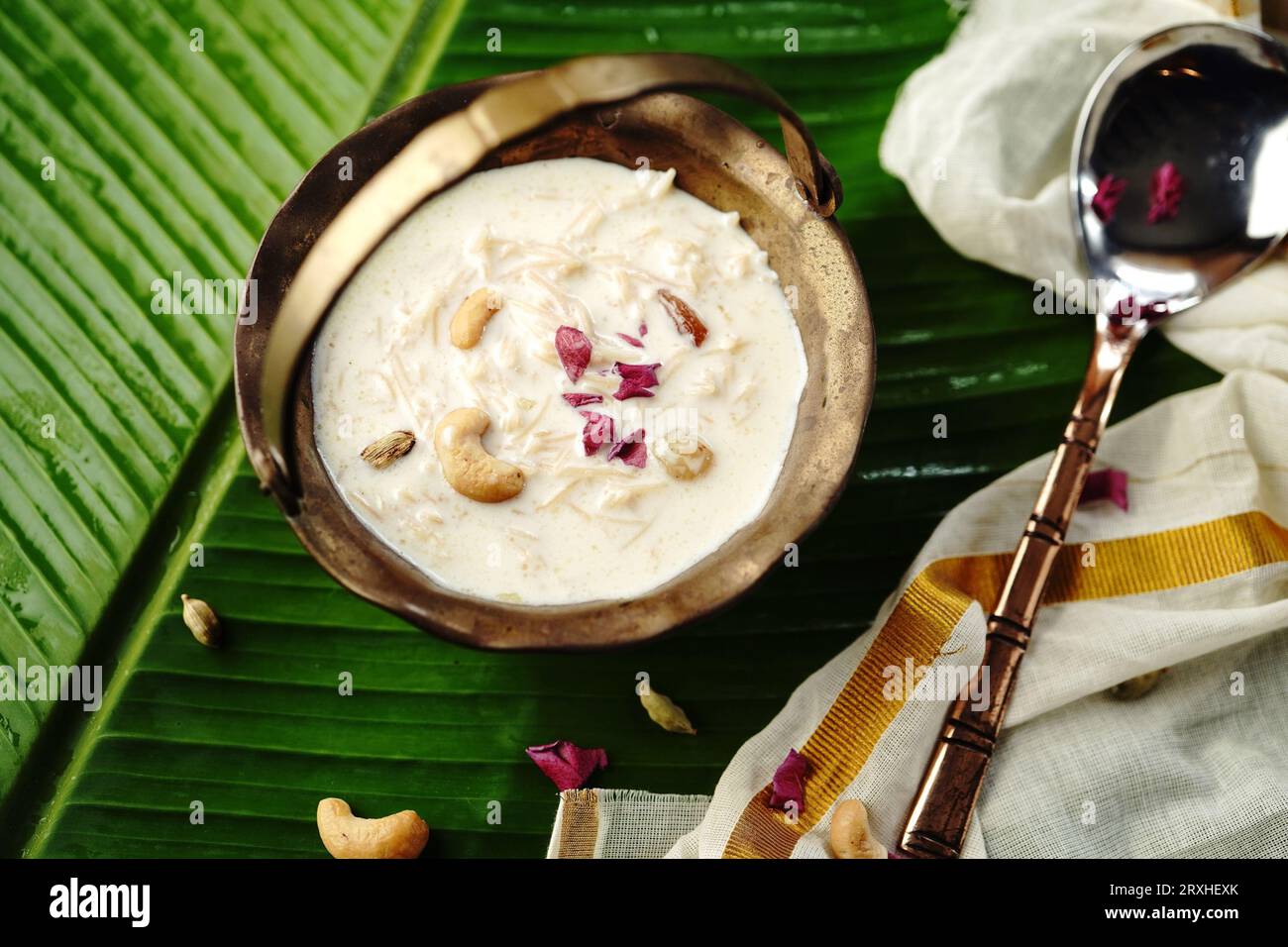 Semiya kheer ou vermicelli pudding- Payasam , cuisine indienne de festival, focalisation sélective Banque D'Images