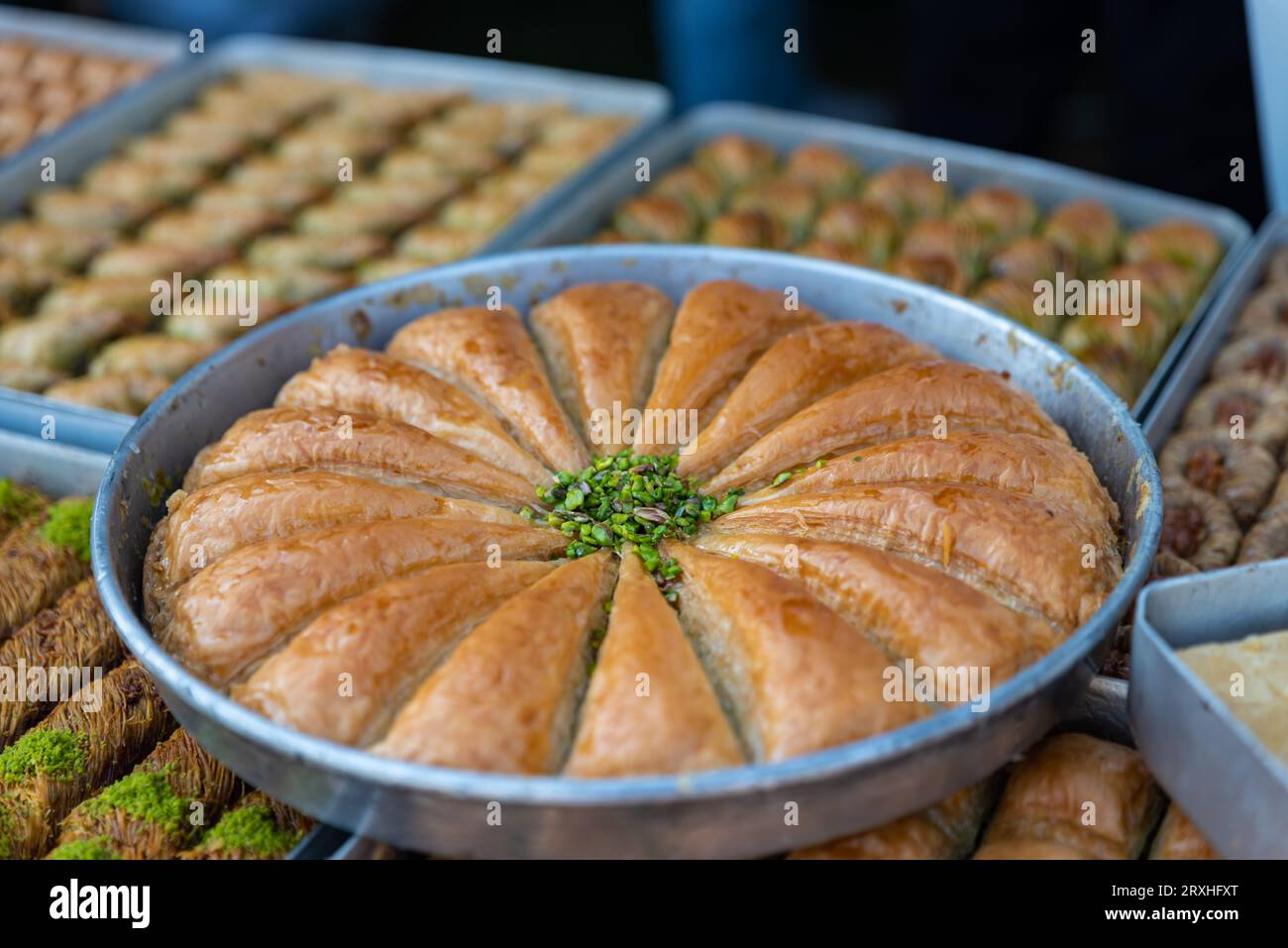 Baklava à la pistache. Saveurs traditionnelles du Moyen-Orient. Le nom local de Baklava est Fistikli Baklava. Baklava turc traditionnel et délicieux. Haute qua Banque D'Images