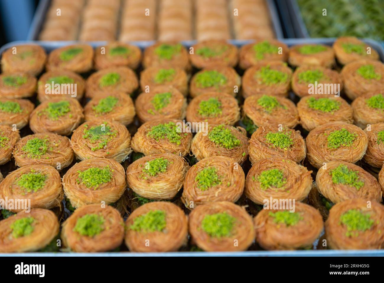 Baklava à la pistache. Saveurs traditionnelles du Moyen-Orient. Le nom local de Baklava est Fistikli Baklava. Baklava turc traditionnel et délicieux. Haute qua Banque D'Images