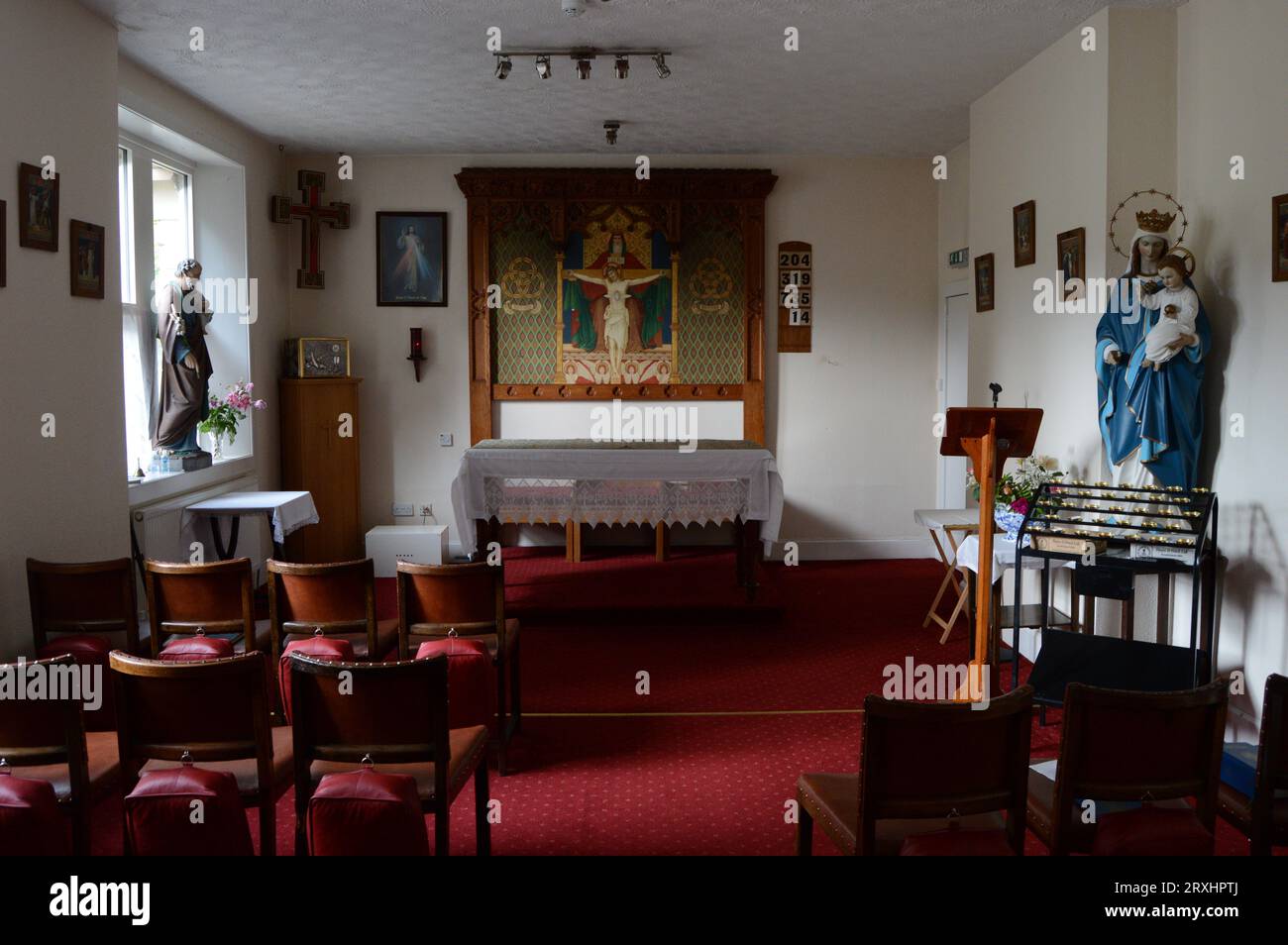 Intérieur de l'église catholique St Pierre et St Benoît, fort Augustus Banque D'Images