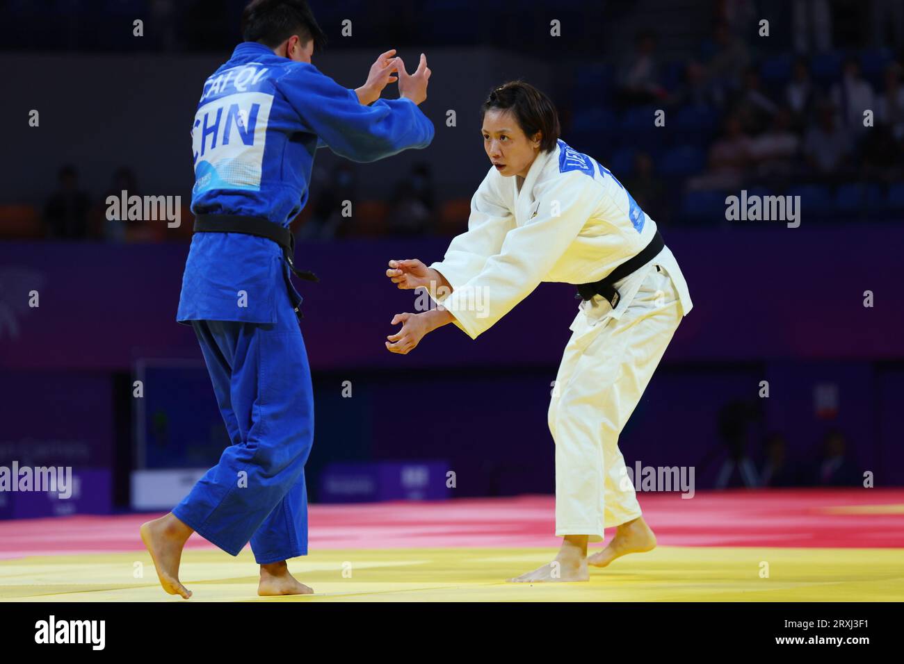 Hangzhou, Chine. 25 septembre 2023. (G-D) Qi Cai (CHN), Chen Ling lien (TPE) Judo : individuel féminin -57kg demi-finale au Gymnasium Xiaoshan Linpu lors des Jeux asiatiques de 2022 à Hangzhou en Chine . Crédit : Naoki Nishimura/AFLO SPORT/Alamy Live News Banque D'Images