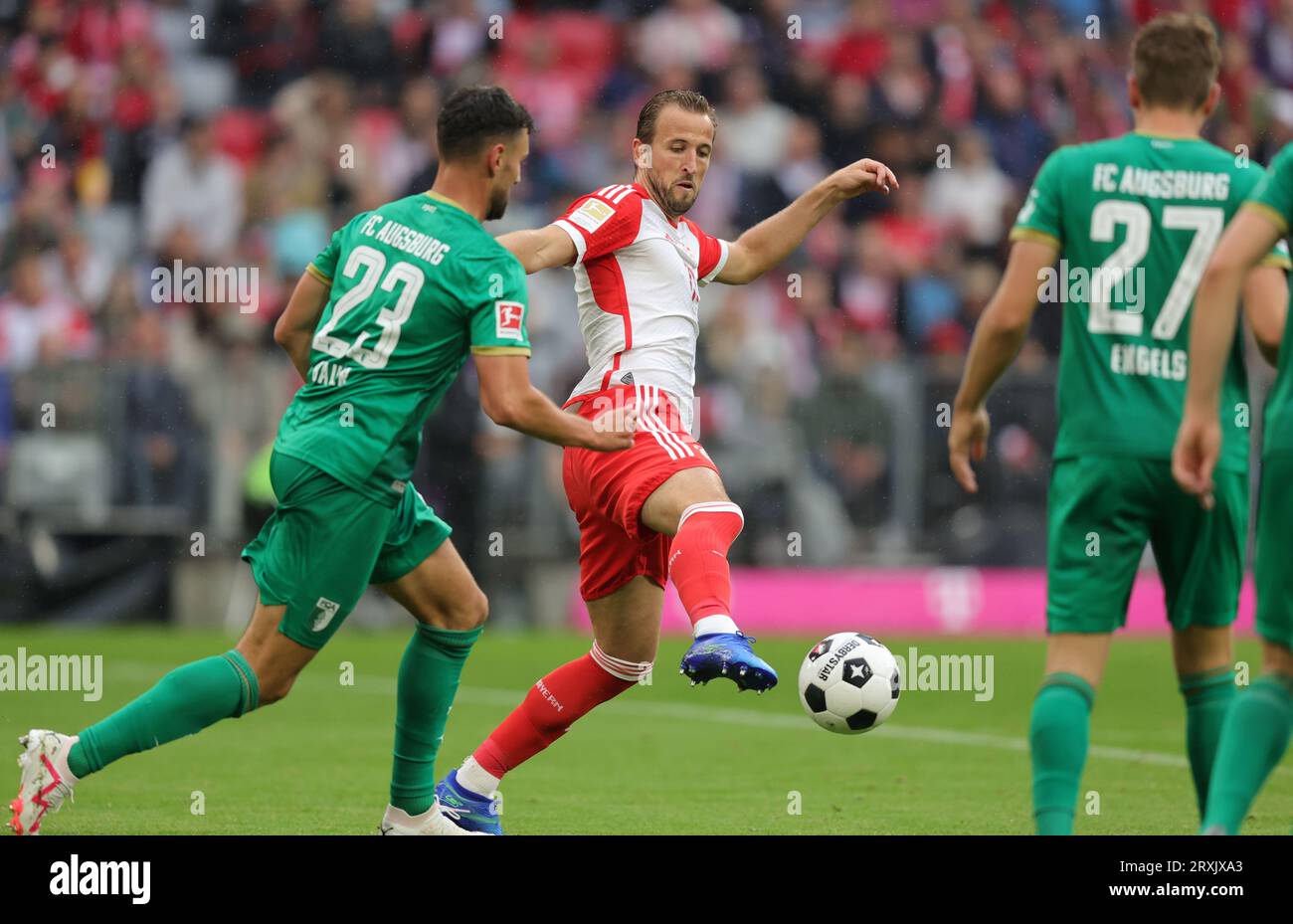 Harry Kane du FC Bayern Muenchen FC Bayern Muenchen vs FC Augsburg Fussball 1. Bundesliga saison 2023/24 2. Spieltag 27.08.2023 Allianz Arena © diebilderwelt / Alamy stock Banque D'Images
