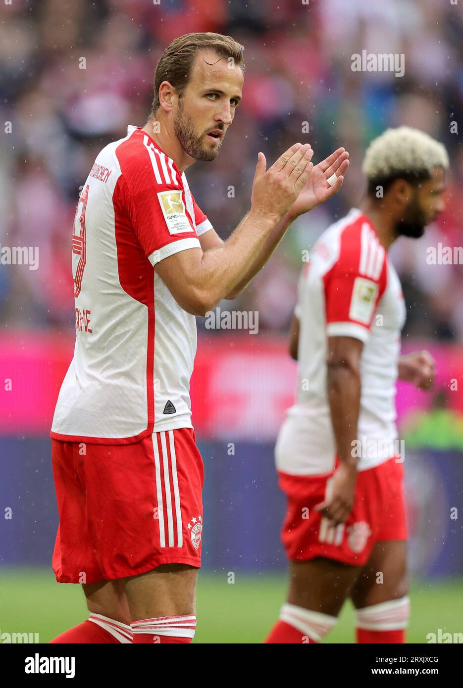 Harry Kane du FC Bayern Muenchen FC Bayern Muenchen vs FC Augsburg Fussball 1. Bundesliga saison 2023/24 2. Spieltag 27.08.2023 Allianz Arena © diebilderwelt / Alamy stock Banque D'Images