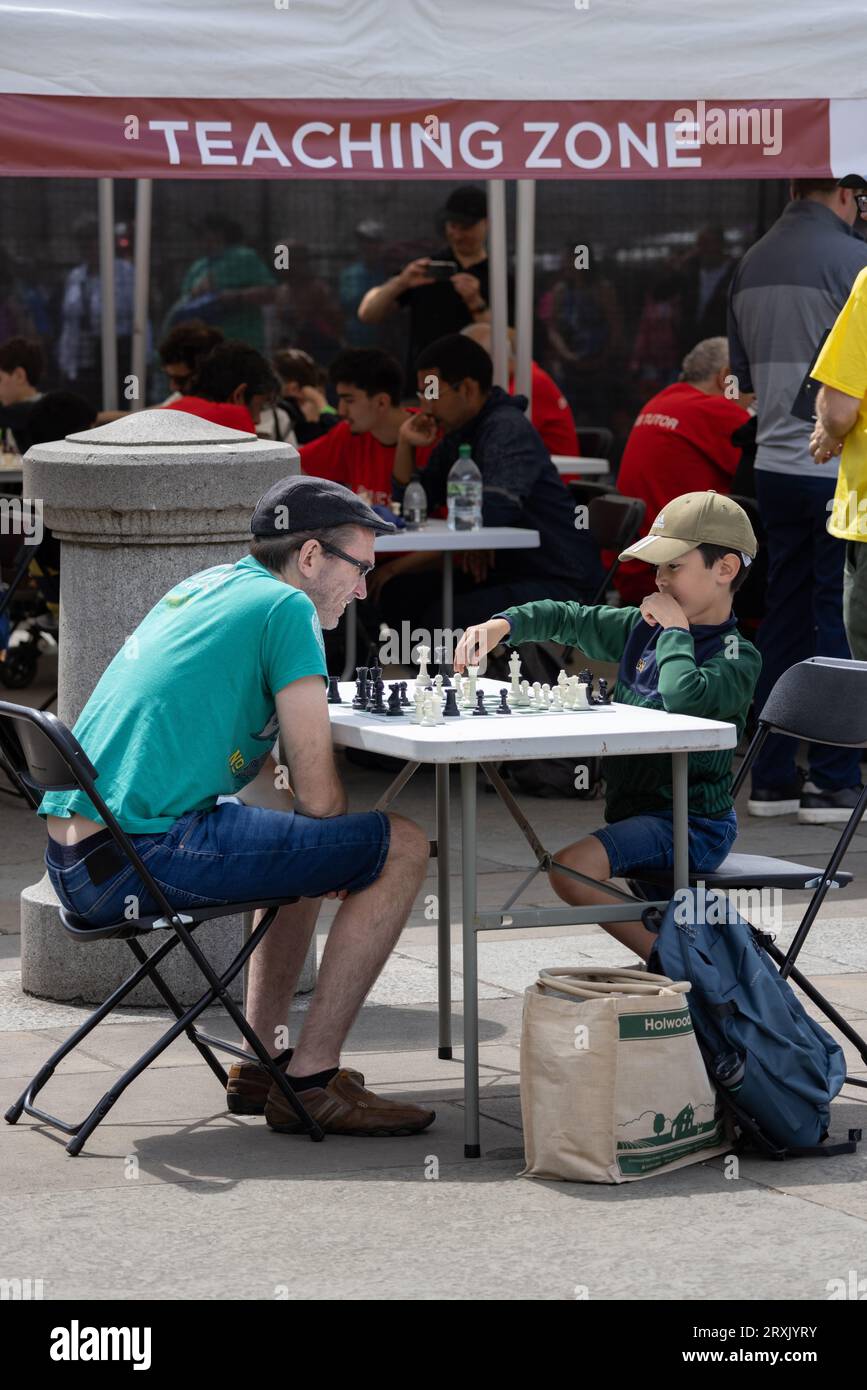 ChessFest à Trafalgar Square, le plus grand événement d’échecs d’une journée au Royaume-Uni pour tous ceux qui aiment ou veulent apprendre les échecs, Londres, Angleterre, Royaume-Uni Banque D'Images