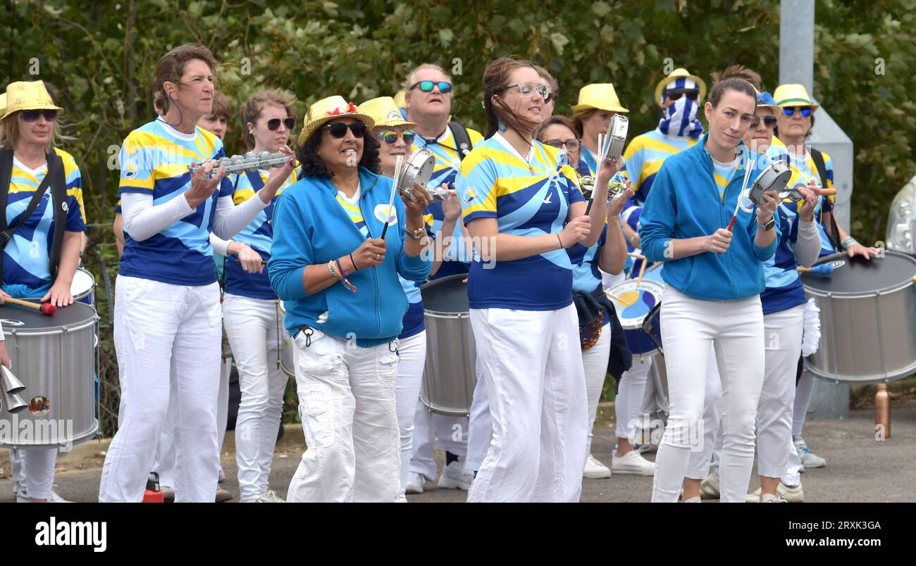 Groupe de samba pendant le match de Premier League entre Brighton et Hove Albion et AFC Bournemouth à l'American Express Stadium, Brighton, Royaume-Uni - 24 septembre 2023 Banque D'Images