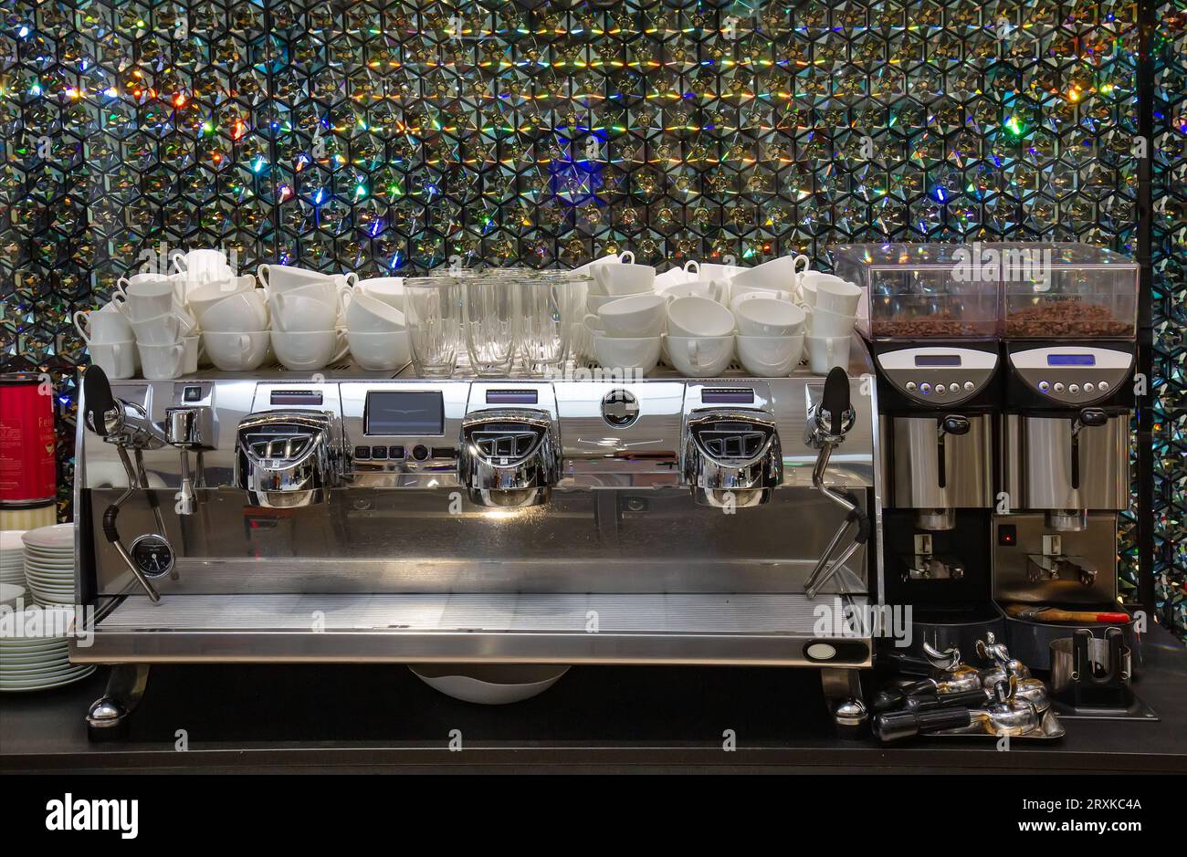 Vue sur la nouvelle machine à café dans le restaurant Banque D'Images