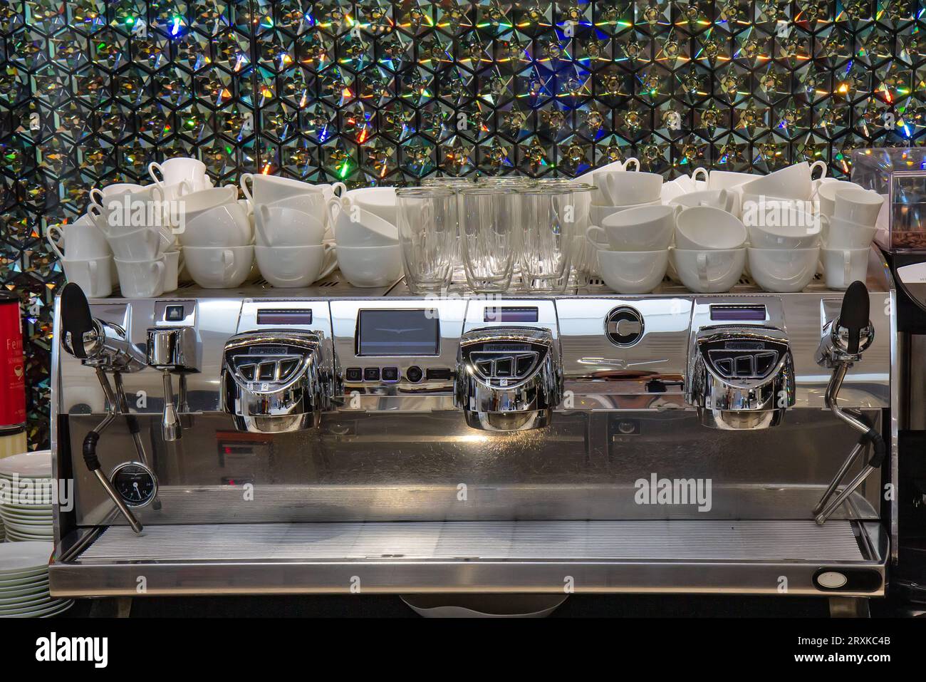 Vue sur la nouvelle machine à café dans le restaurant Banque D'Images