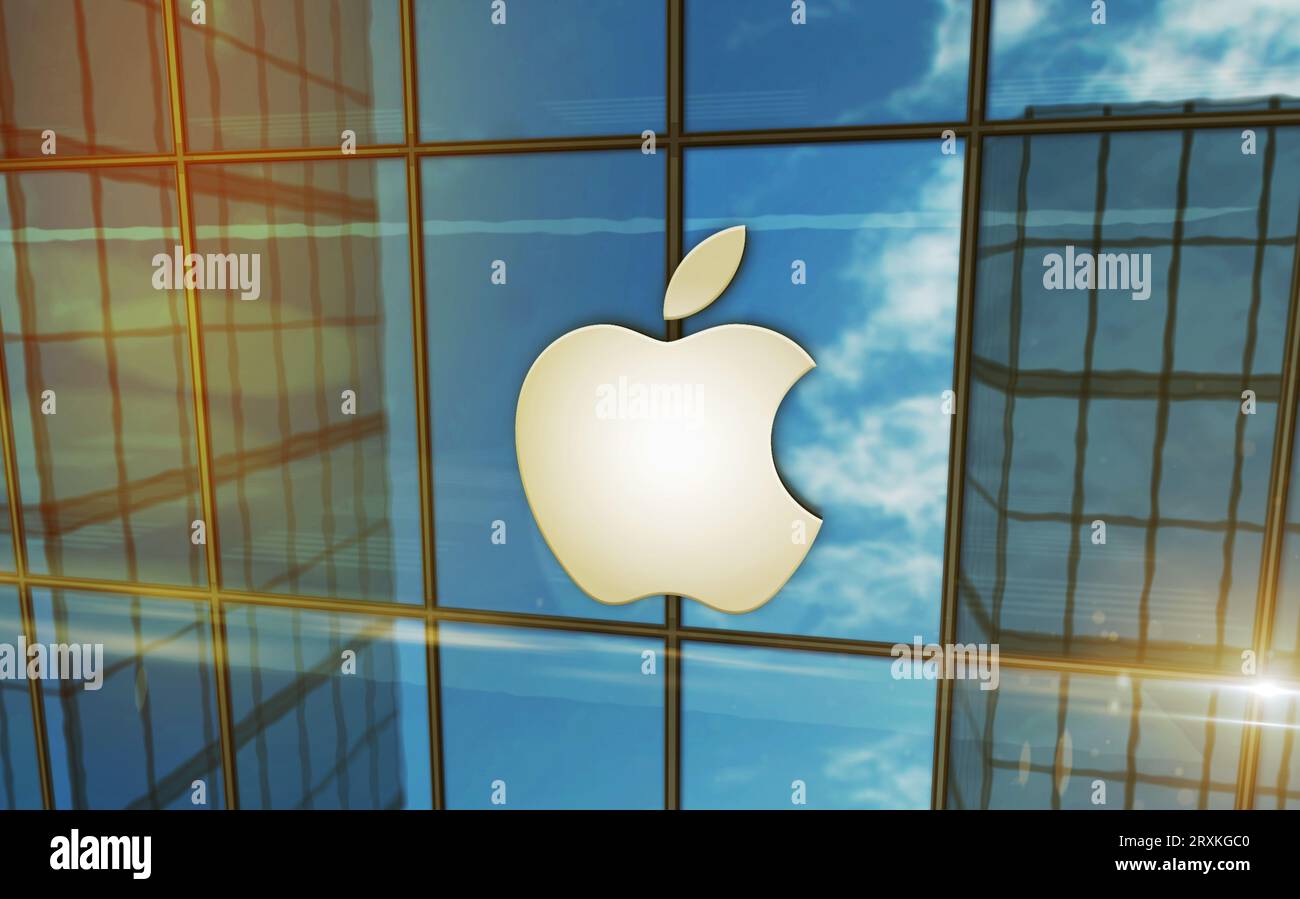 Cupertino, Californie, 25 septembre 2023 : concept de construction en verre du siège social d'Apple incorporation. Apple Inc. Logo de l'entreprise technologique sur le devant Banque D'Images