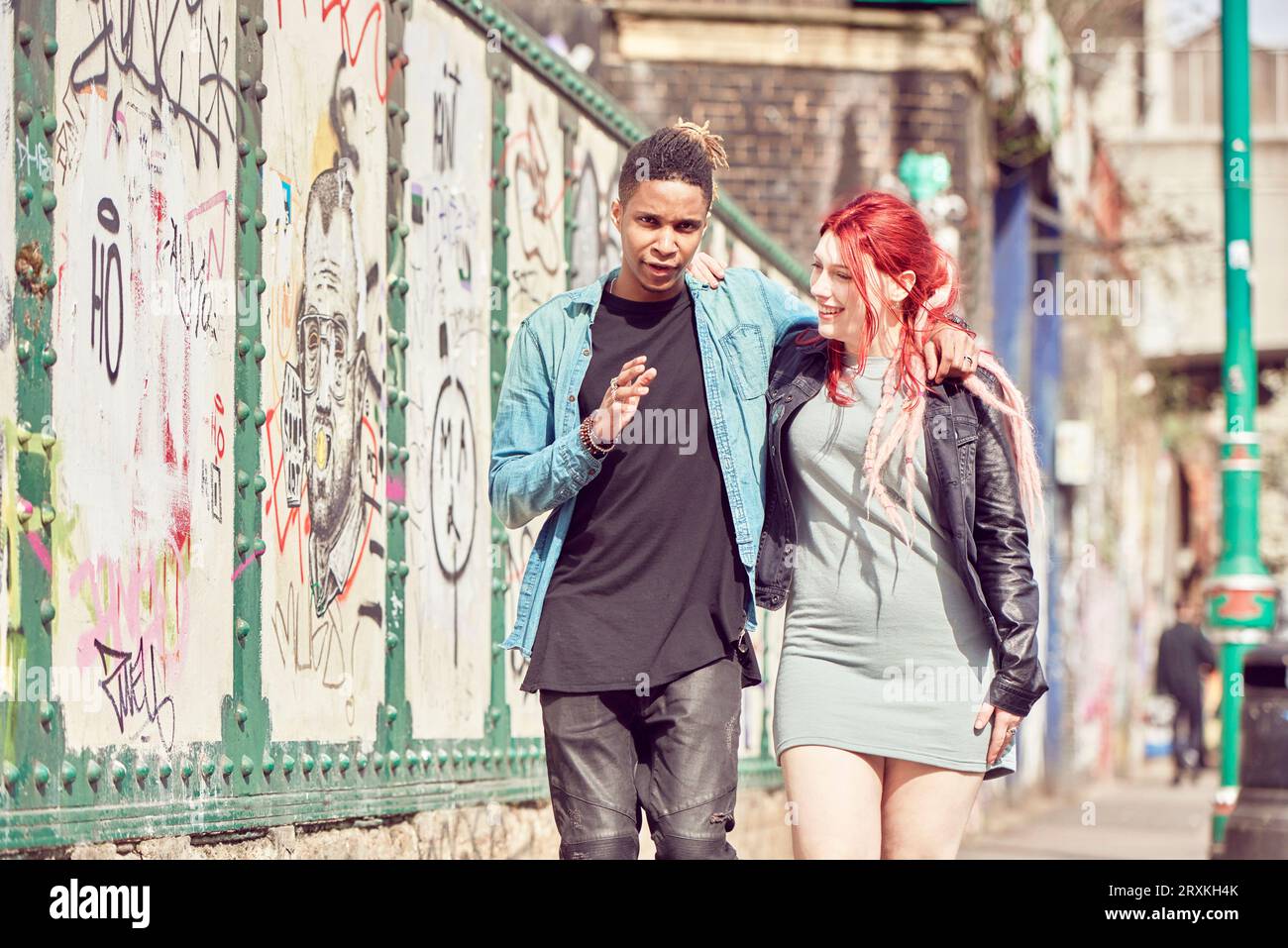 Couple walking together Banque D'Images